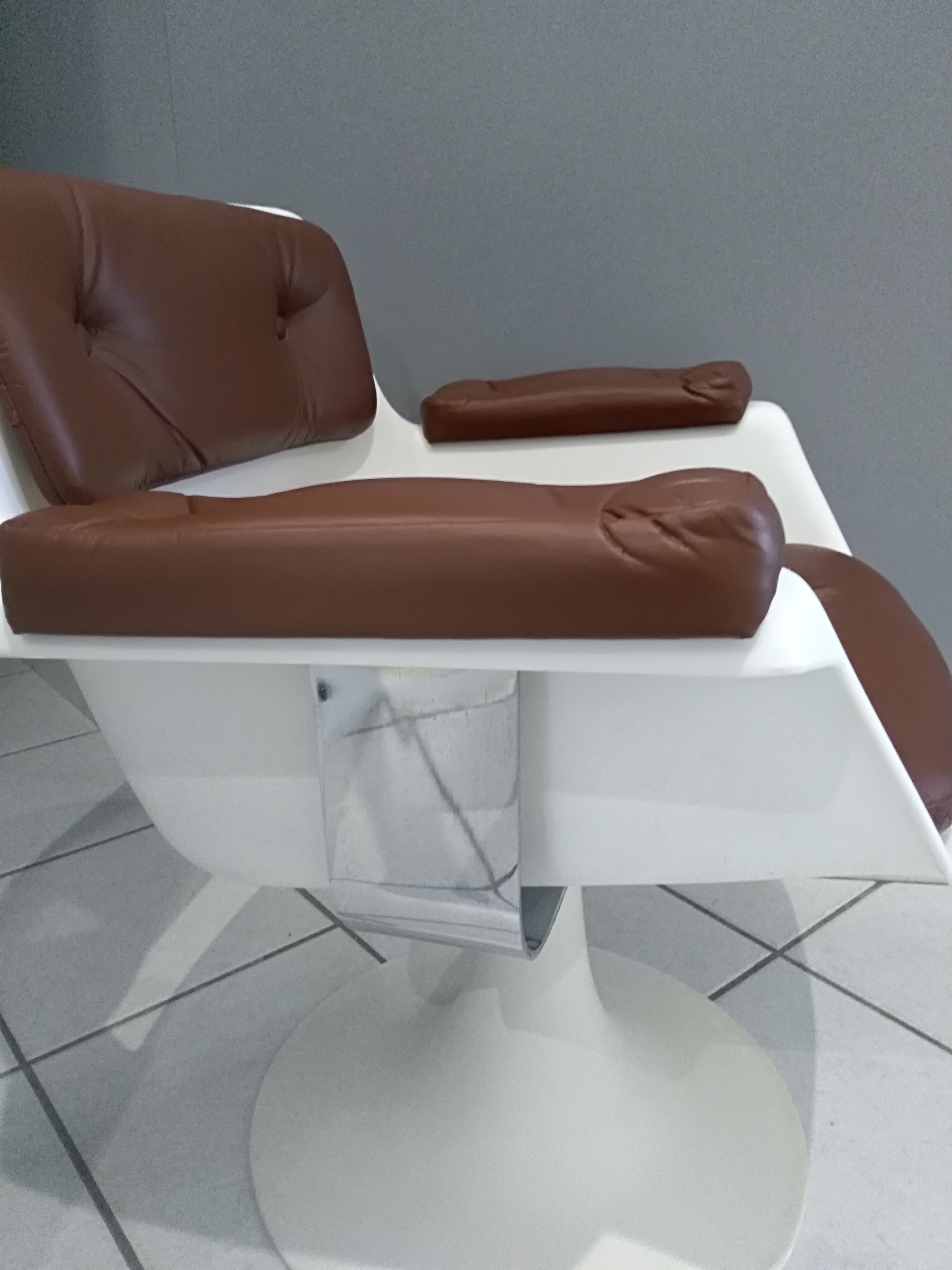 Designer Albert Jacob's 1970s vintage tulip chair