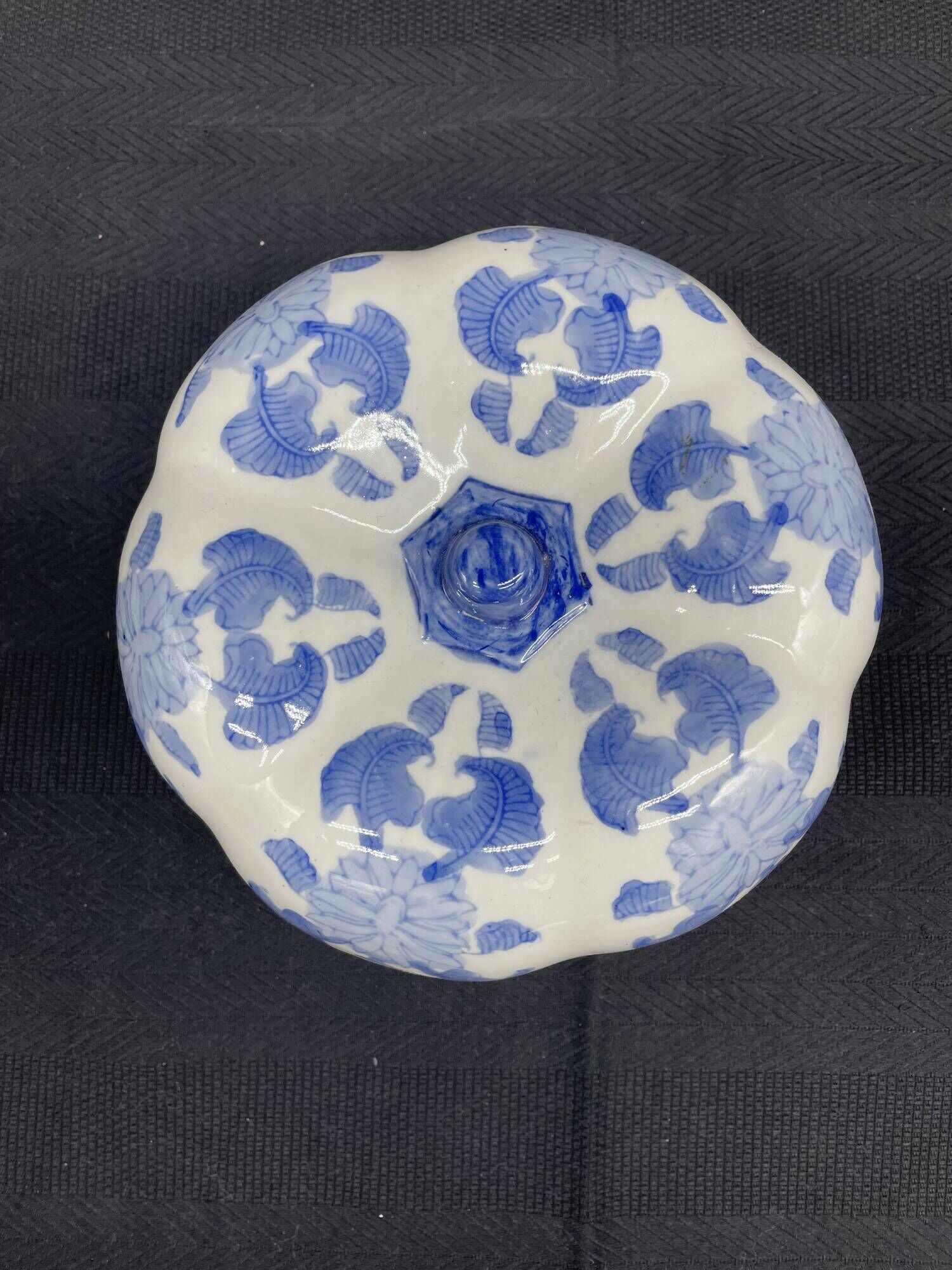 Chinese covered pot, box, jewelry box, pumpkin, white porcelain, China blue plant decor