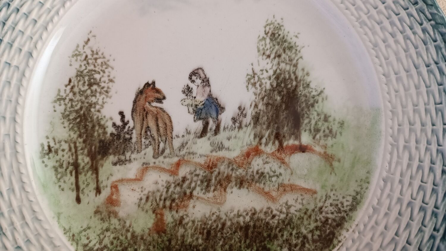 3 plates Saint Amand child scene