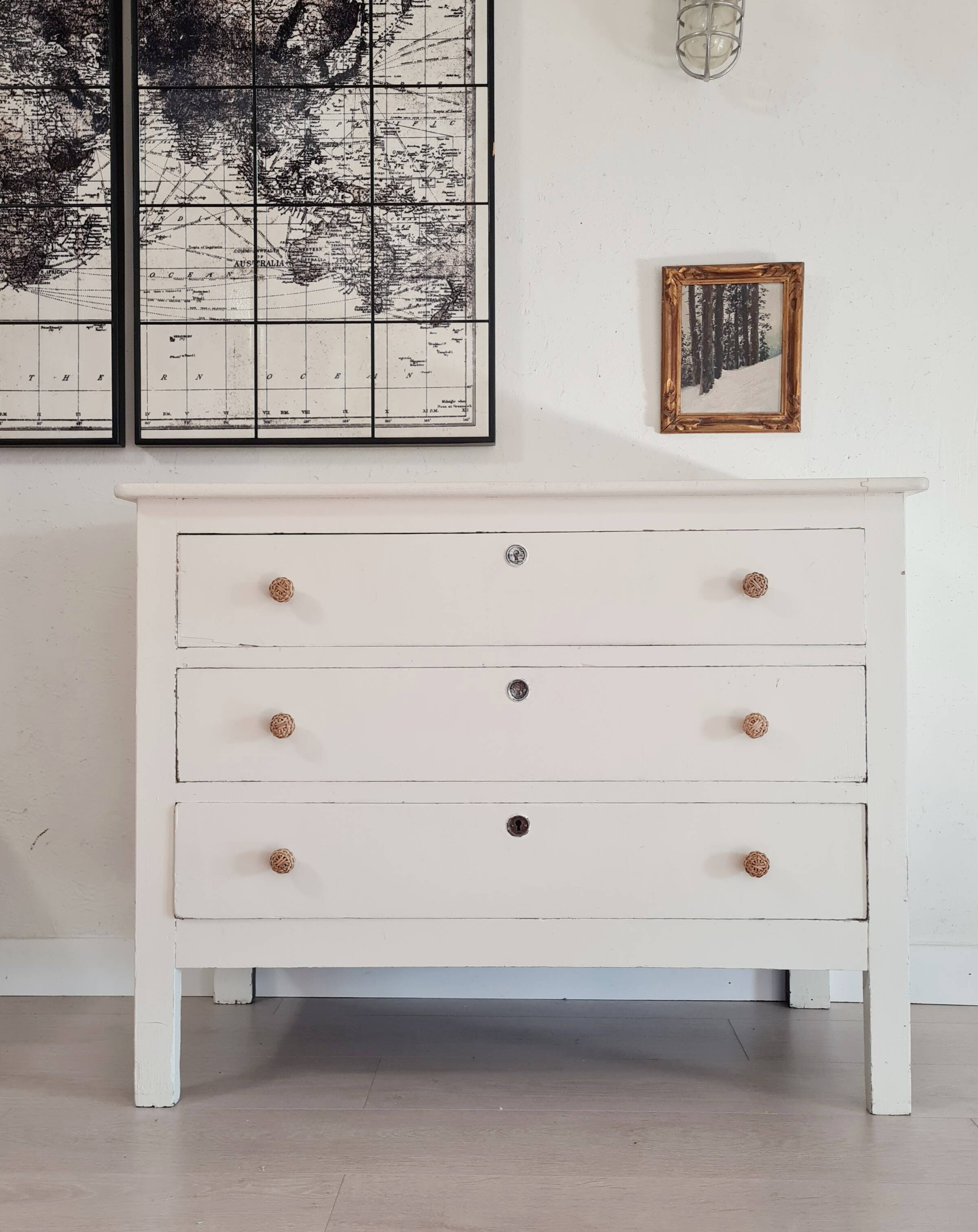 Old white wooden chest of drawers