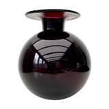 Vase en verre violet vers les années 1960