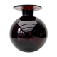 Vase en verre violet vers les années 1960