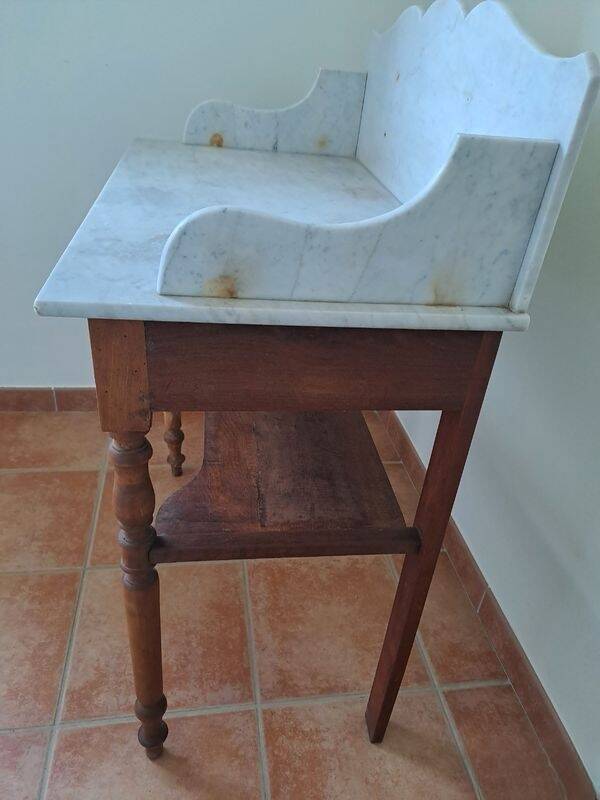 Ancienne table de toilette
