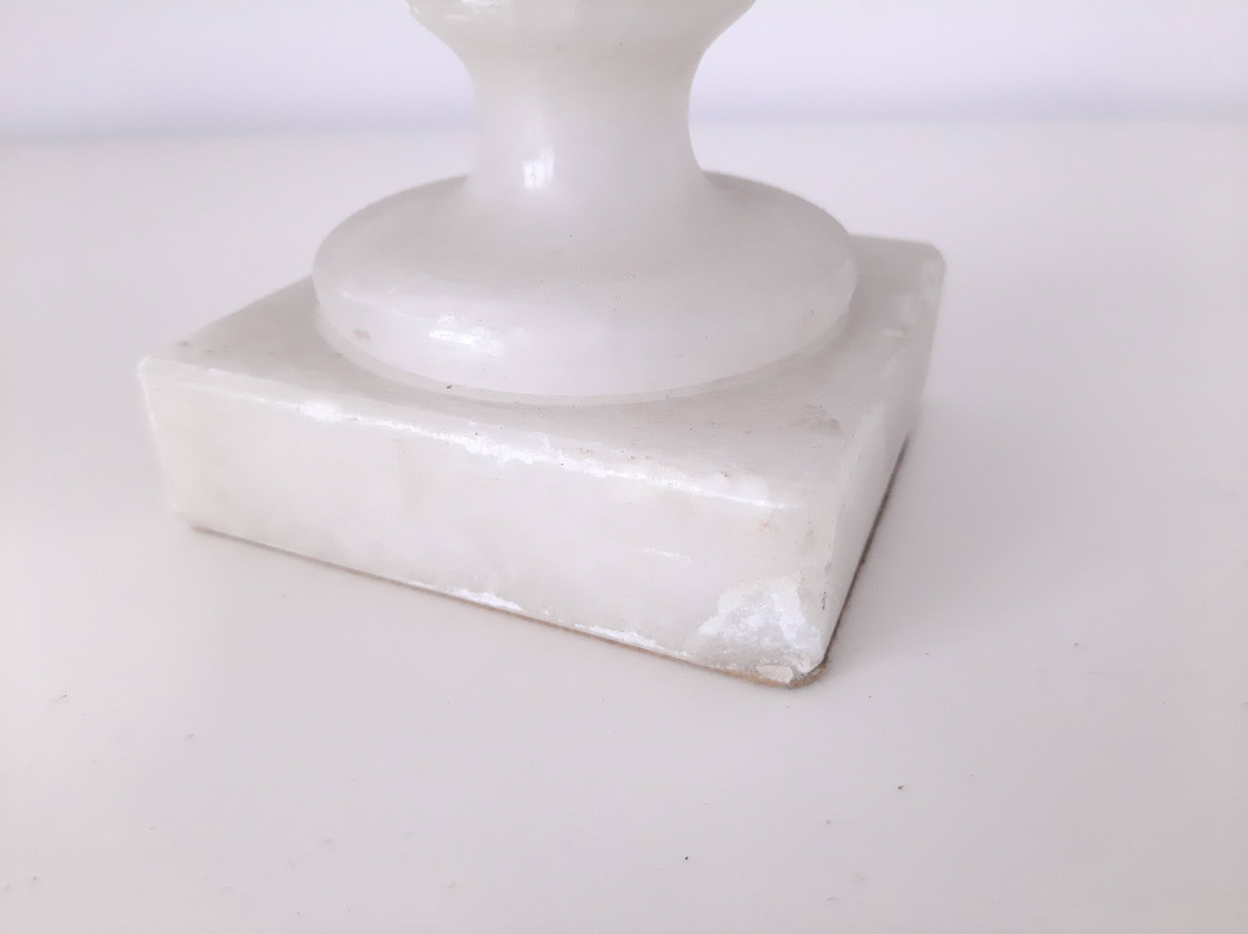 Brass and alabaster laying lamp