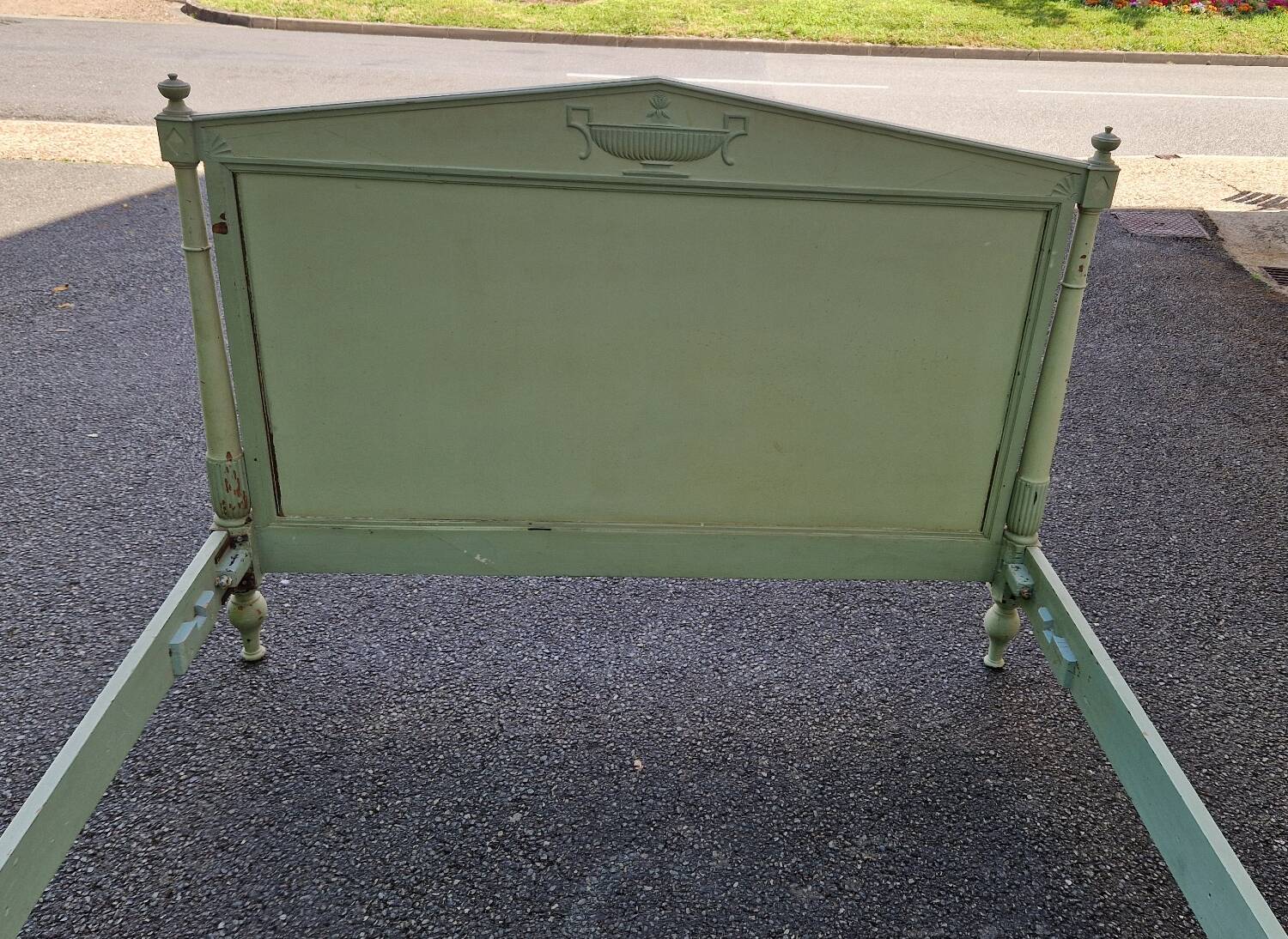 Lacquered Directory bed