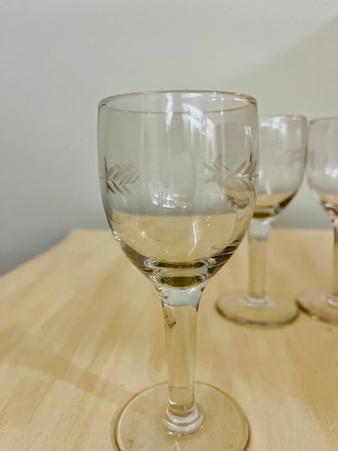 Set of 4 vintage wine or liquor glasses