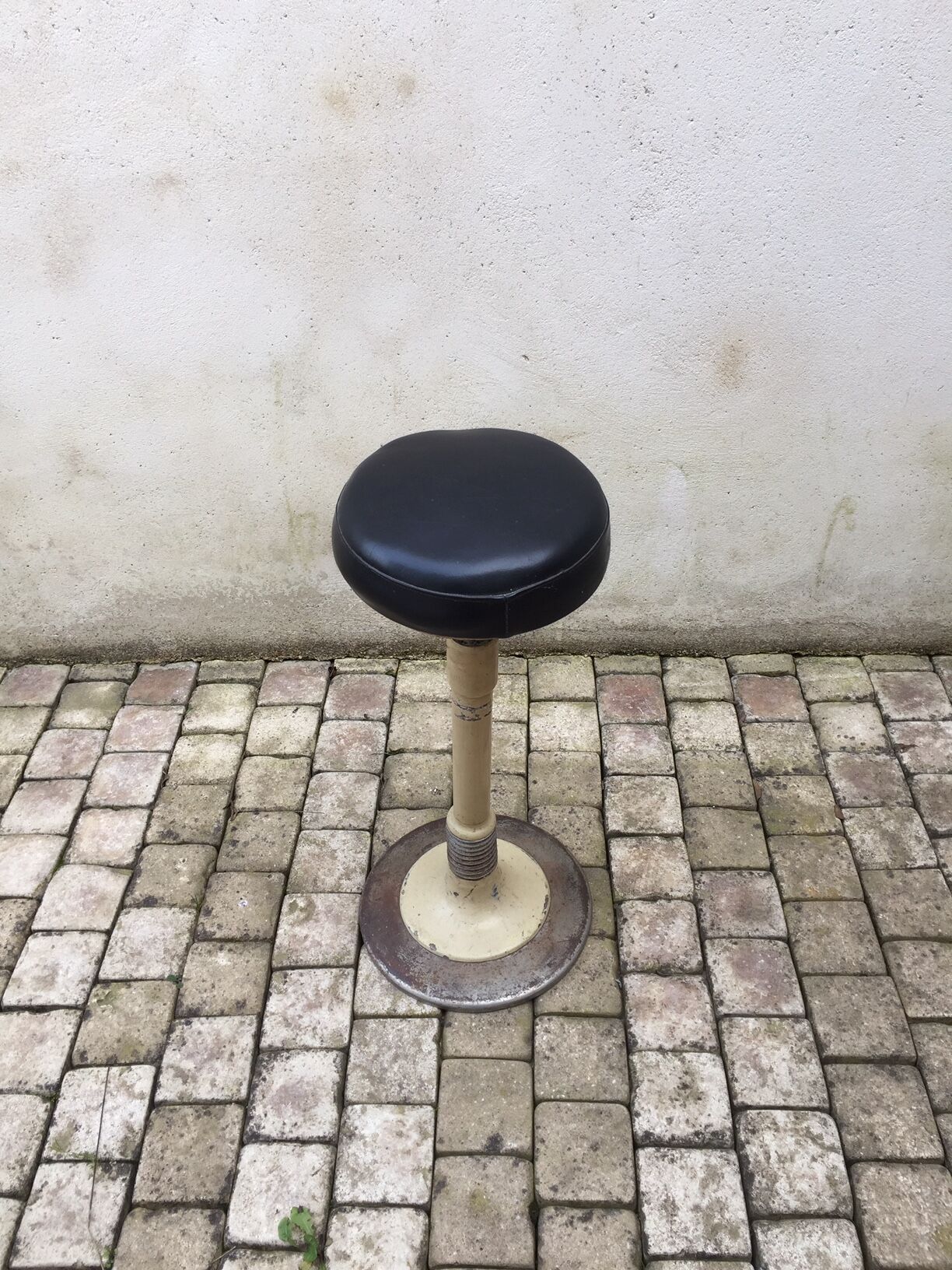 Dentist's stool