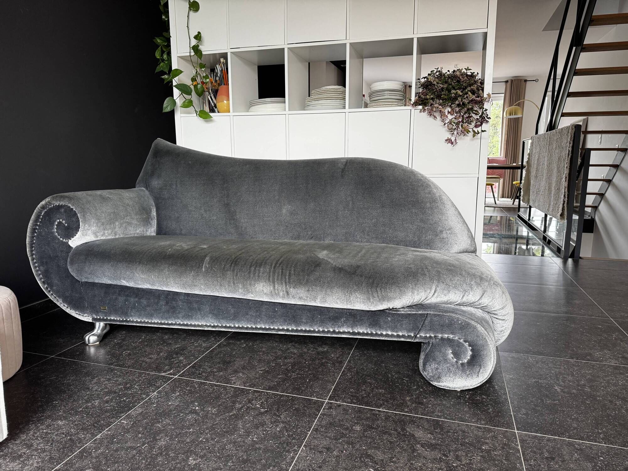 Bretz GAUDI – Iconic sofa in silver grey velvet