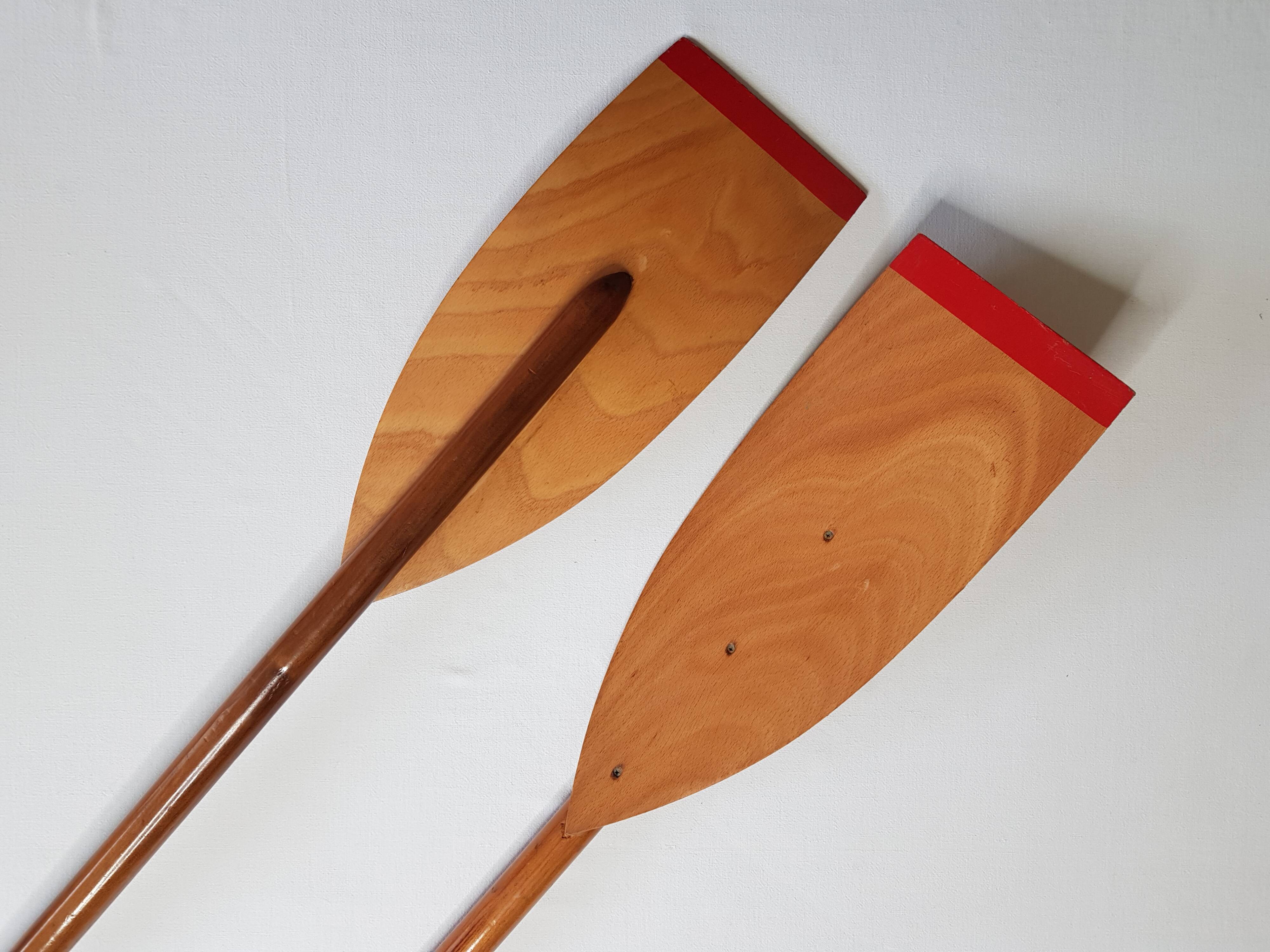 Former wooden double-row paddle