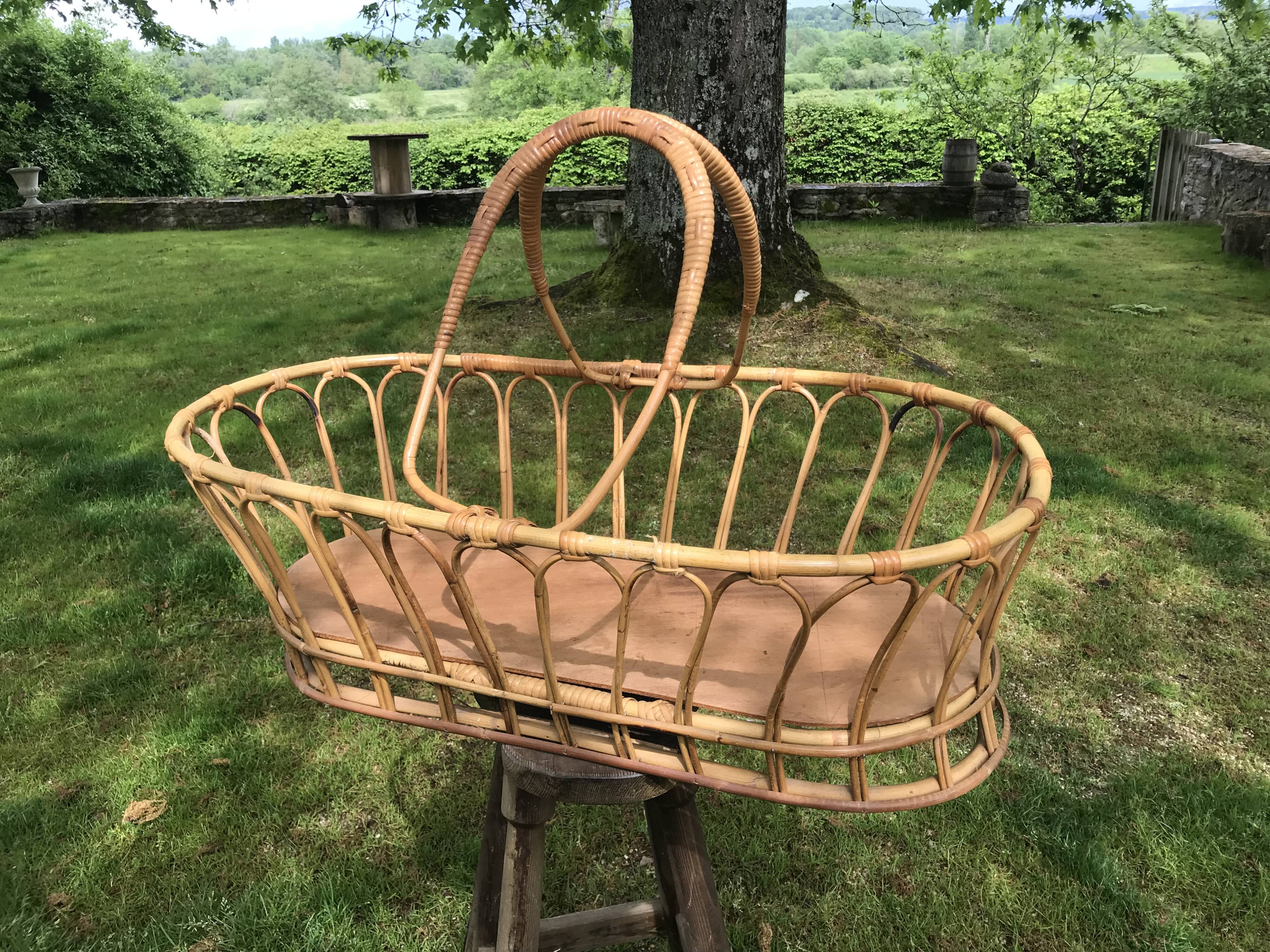 Rattan bassinet