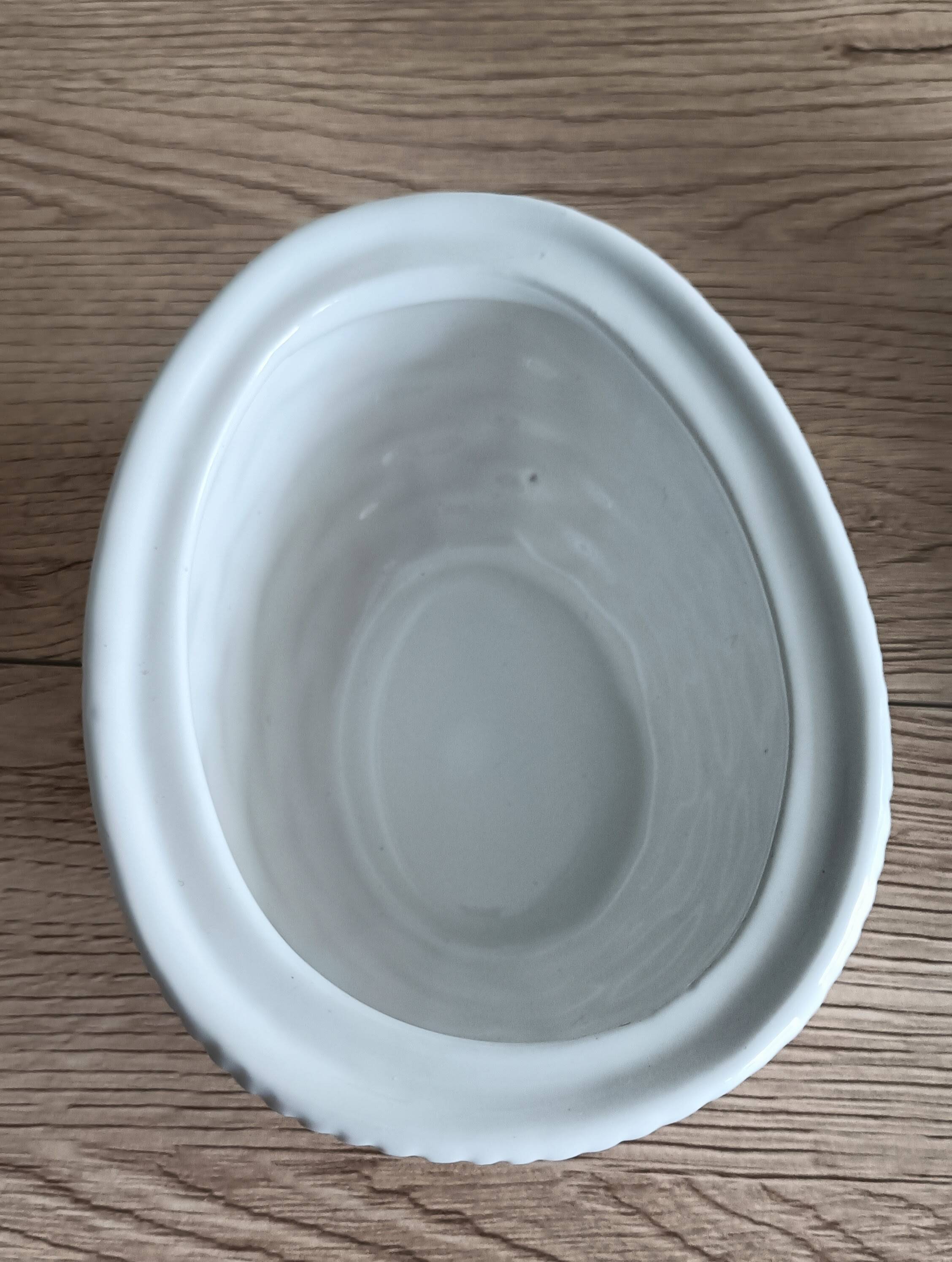 Sugar bowl with white ceramic hen decoration
