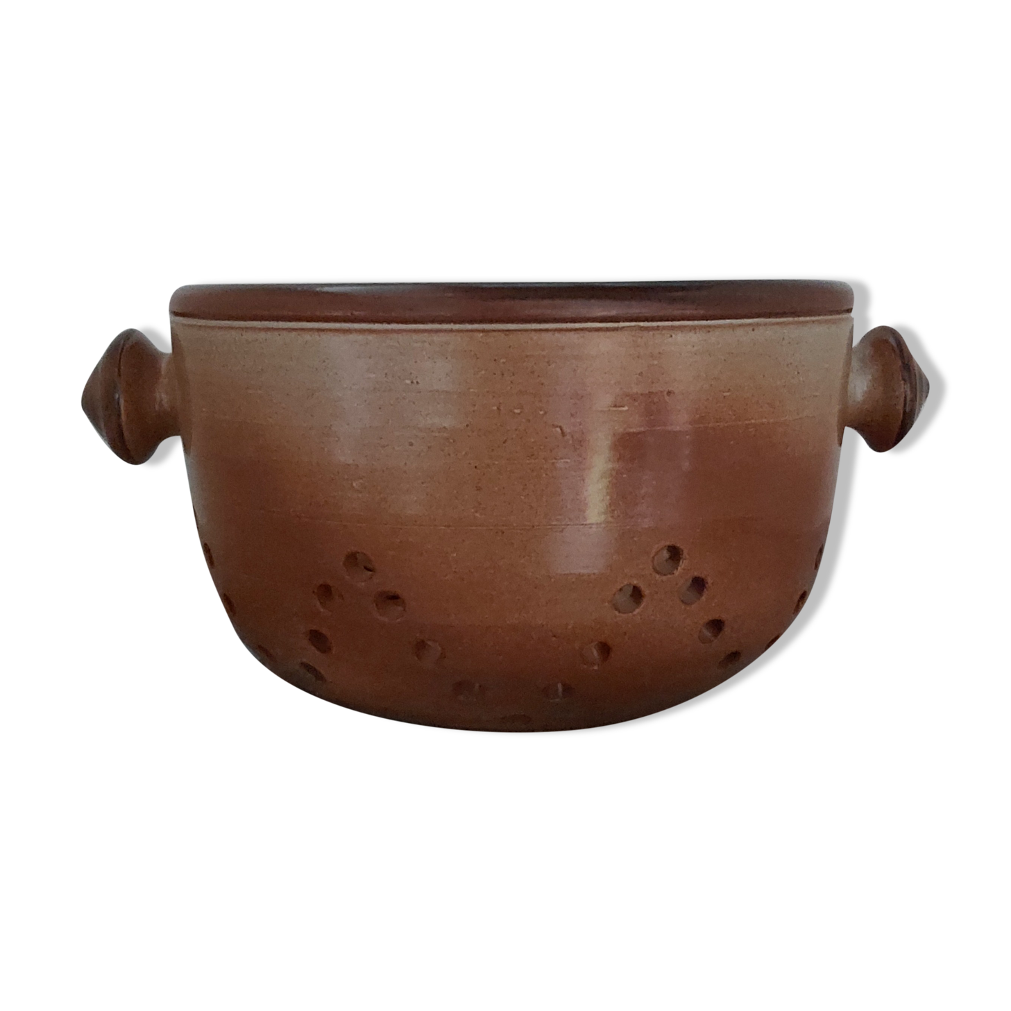 Enamelled sandstone strainer