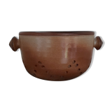Enamelled sandstone strainer