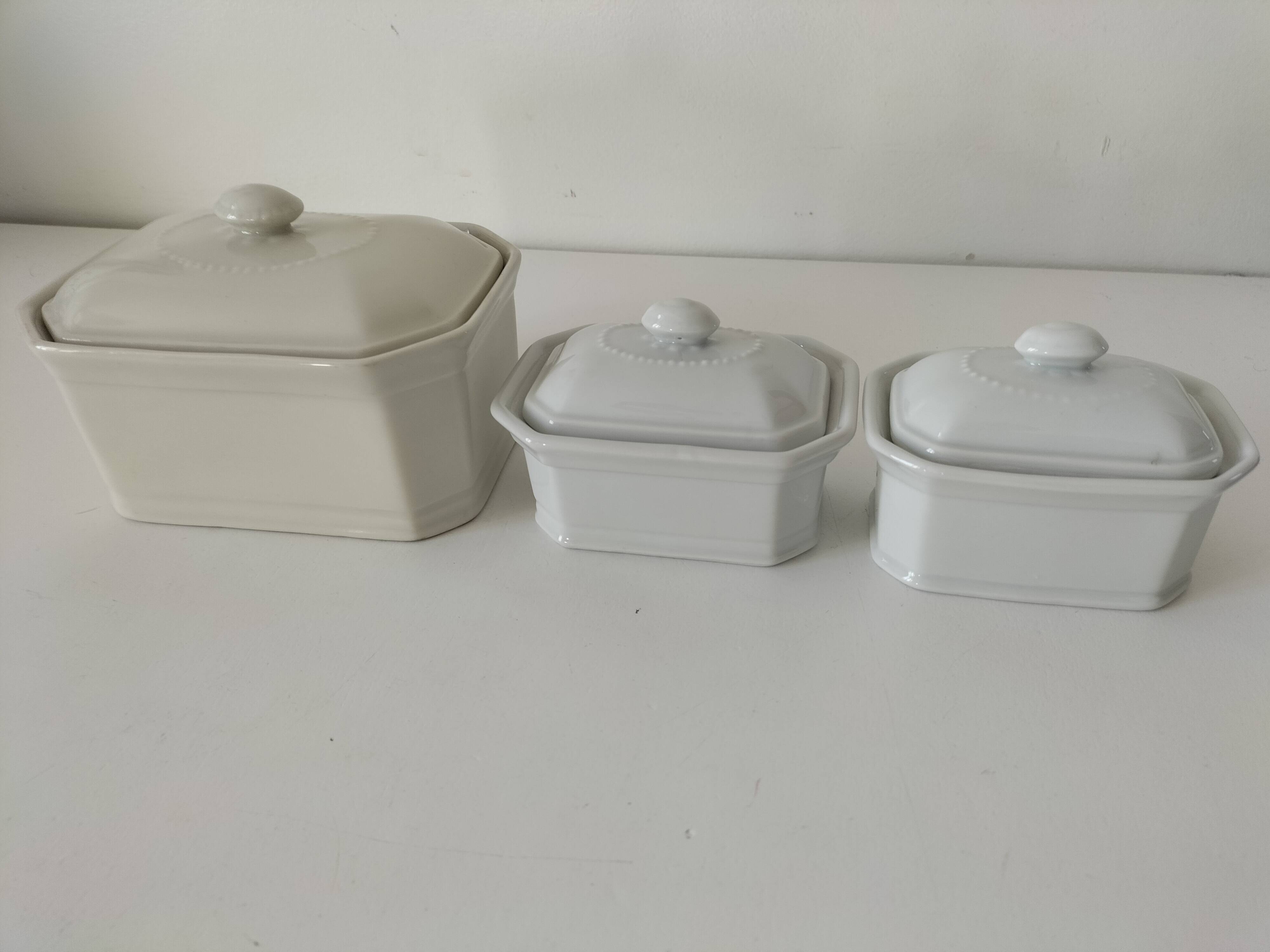 Trio de terrines Apilco porcelaine modèle perlé