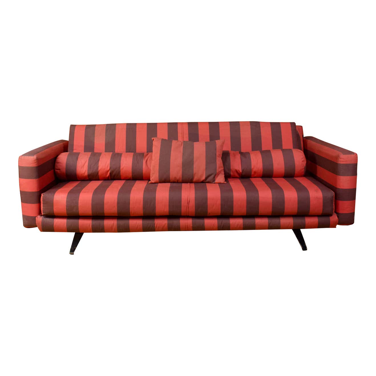 Red and purple fabric sofa from 1970