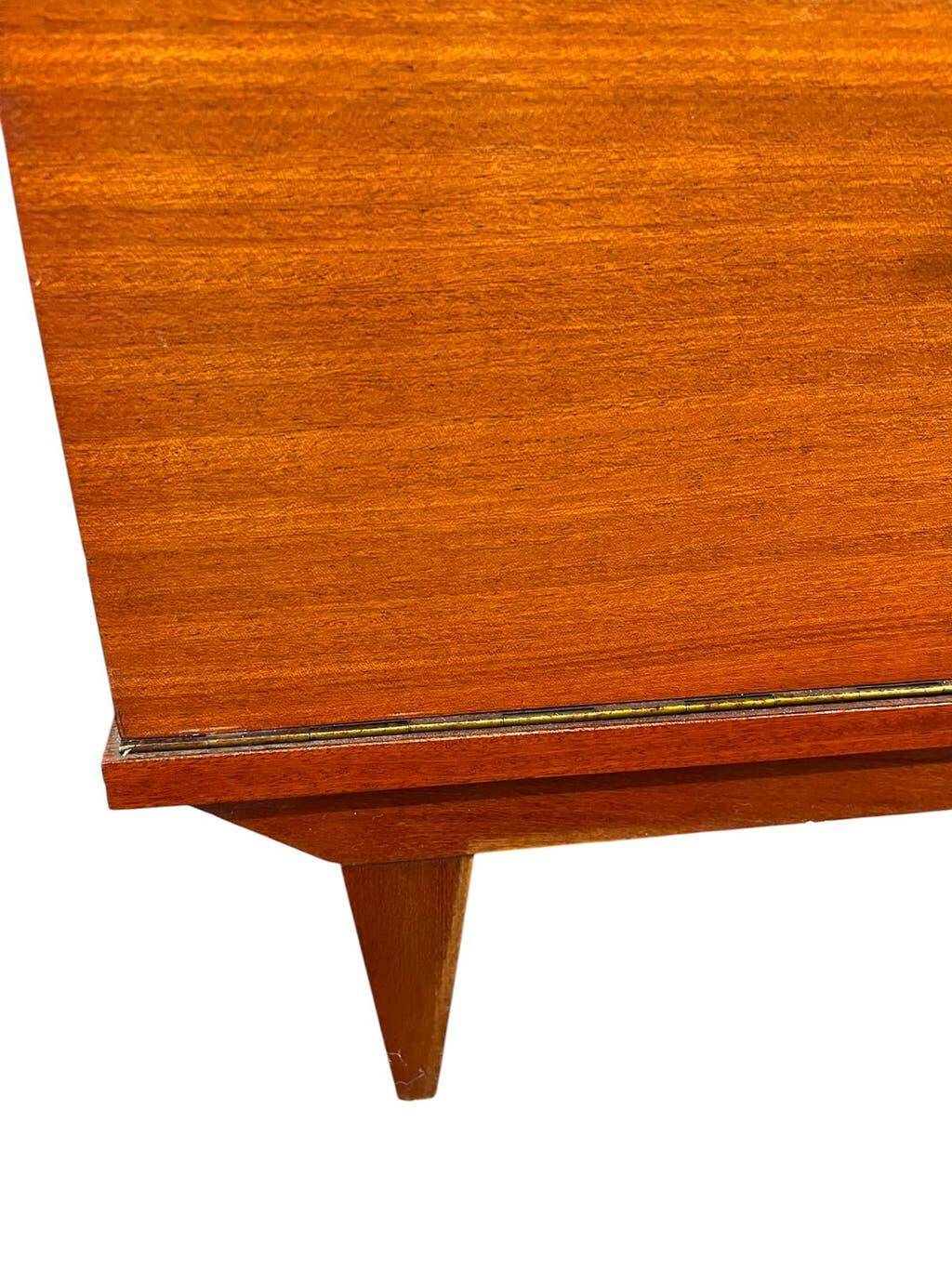 Set of 2 vintage wooden bedside tables/mini cabinets.