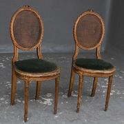 Paire de chaises de style Louis XVI