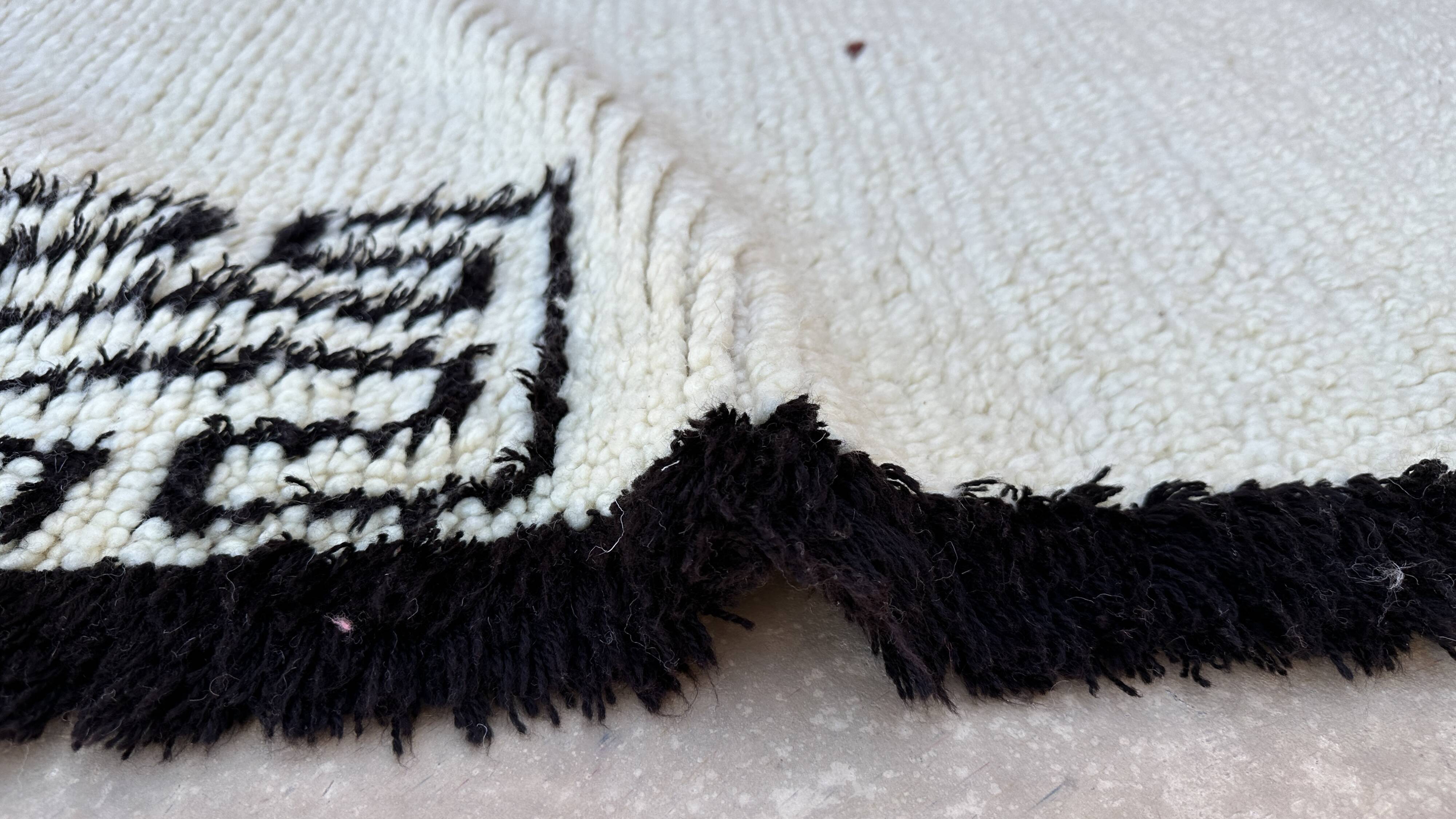 Moroccan carpet white - 179 x 280 cm