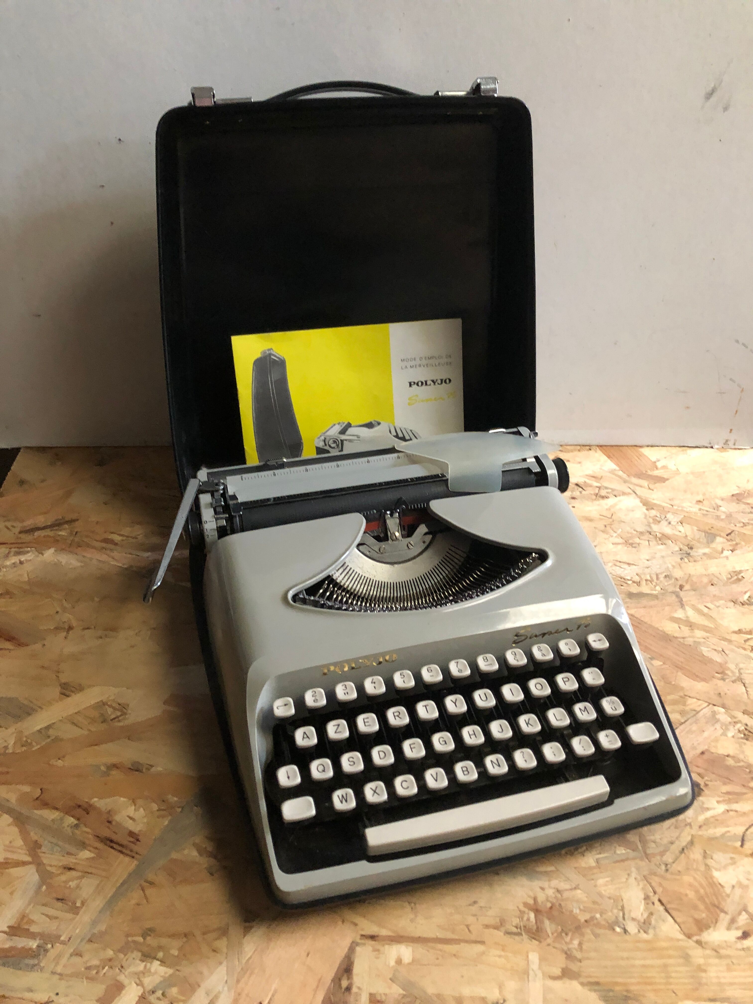 Old writing machine polyjo super 75 bakelite grey + vintage black trunk