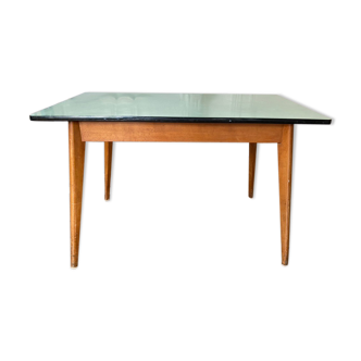 Scandinavian style table in wood & formica