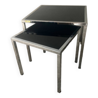 Duo de tables gigognes en métal chromé et verre