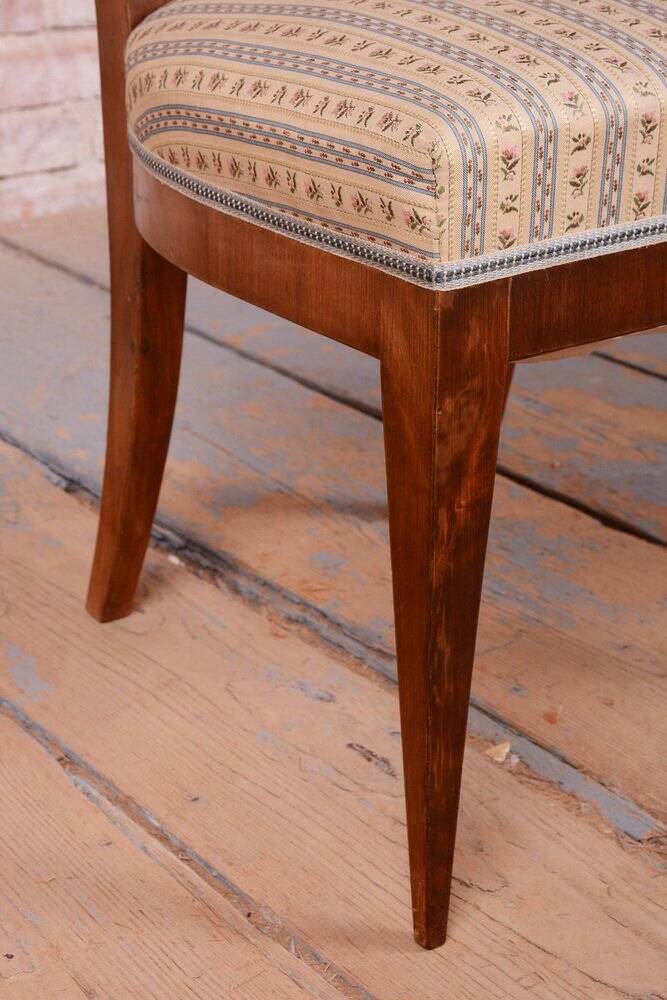 Biedermeier Chairs in Walnut, Austria, 1830s, Set of 4
