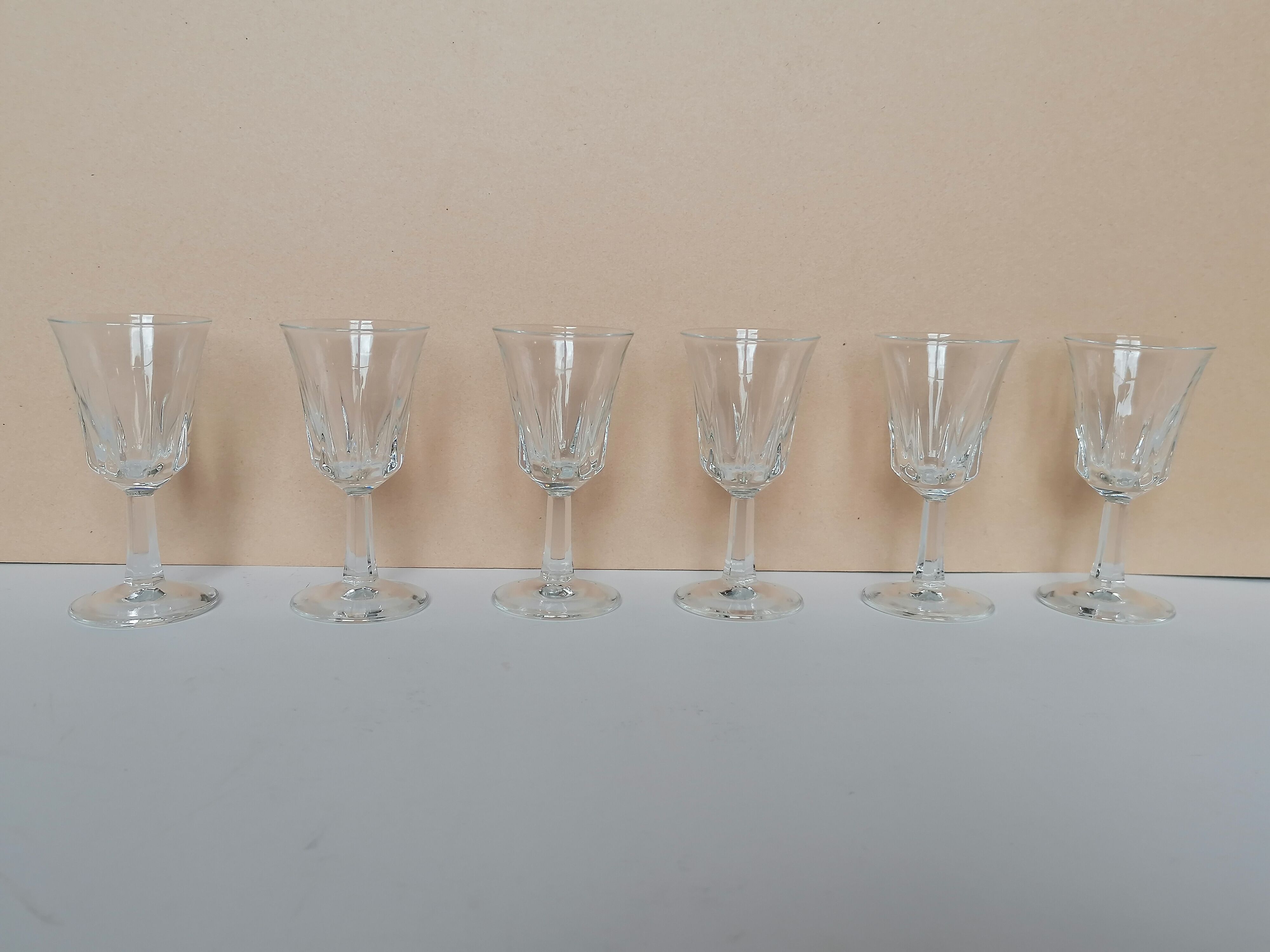 Service 24 pieces vintage foot glasses 70s