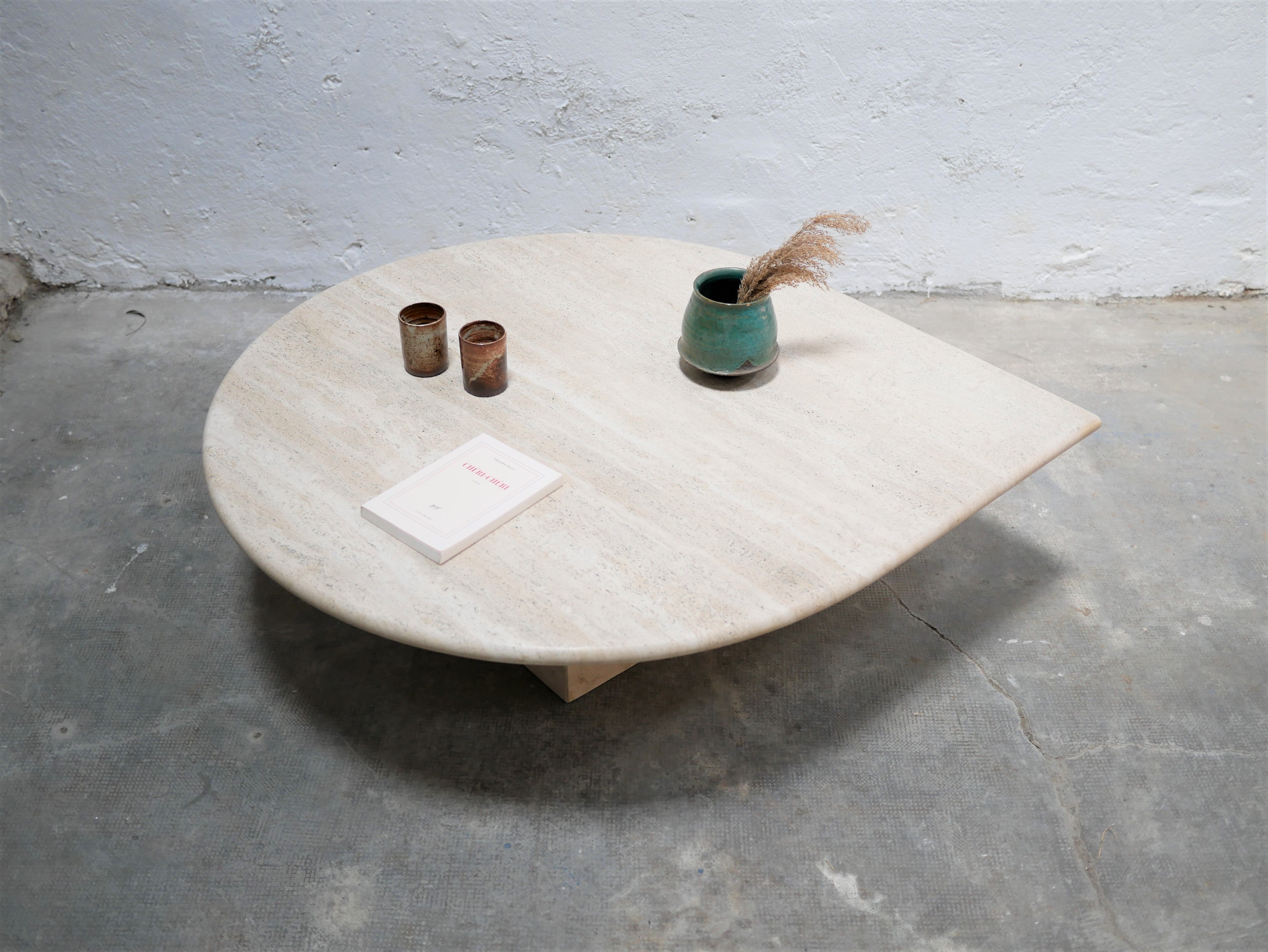 Table basse vintage en travertin