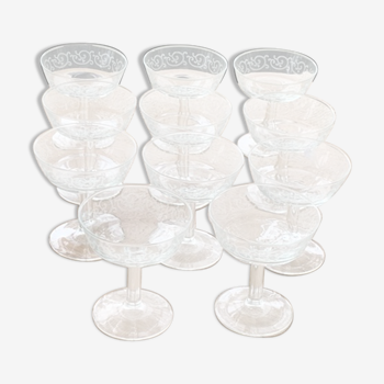 11 coupes à champagne en verre transparent motifs arabesques vintage