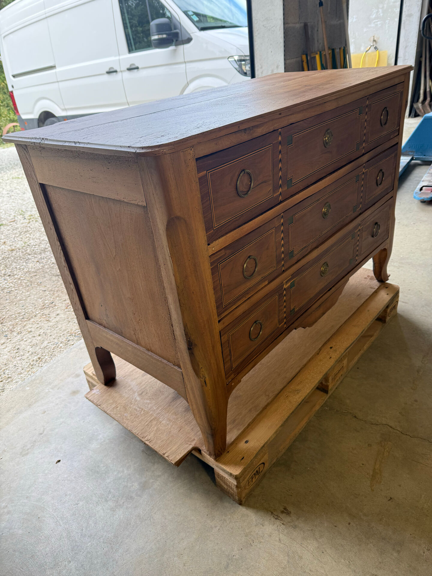 Pantaloon Chest
