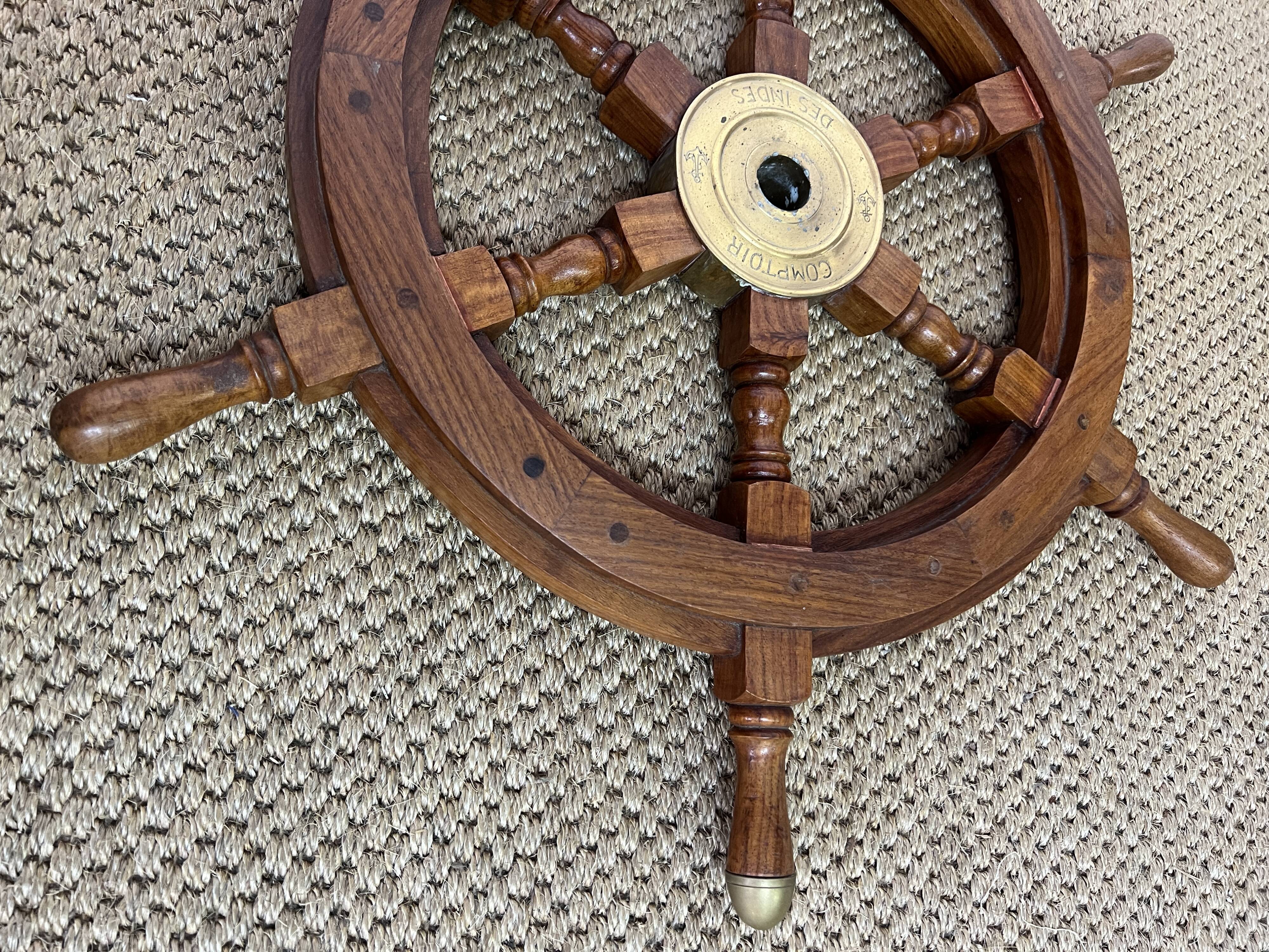 Rudder bar wheel boat in wood and brass "Comptoir des Indes" shelf