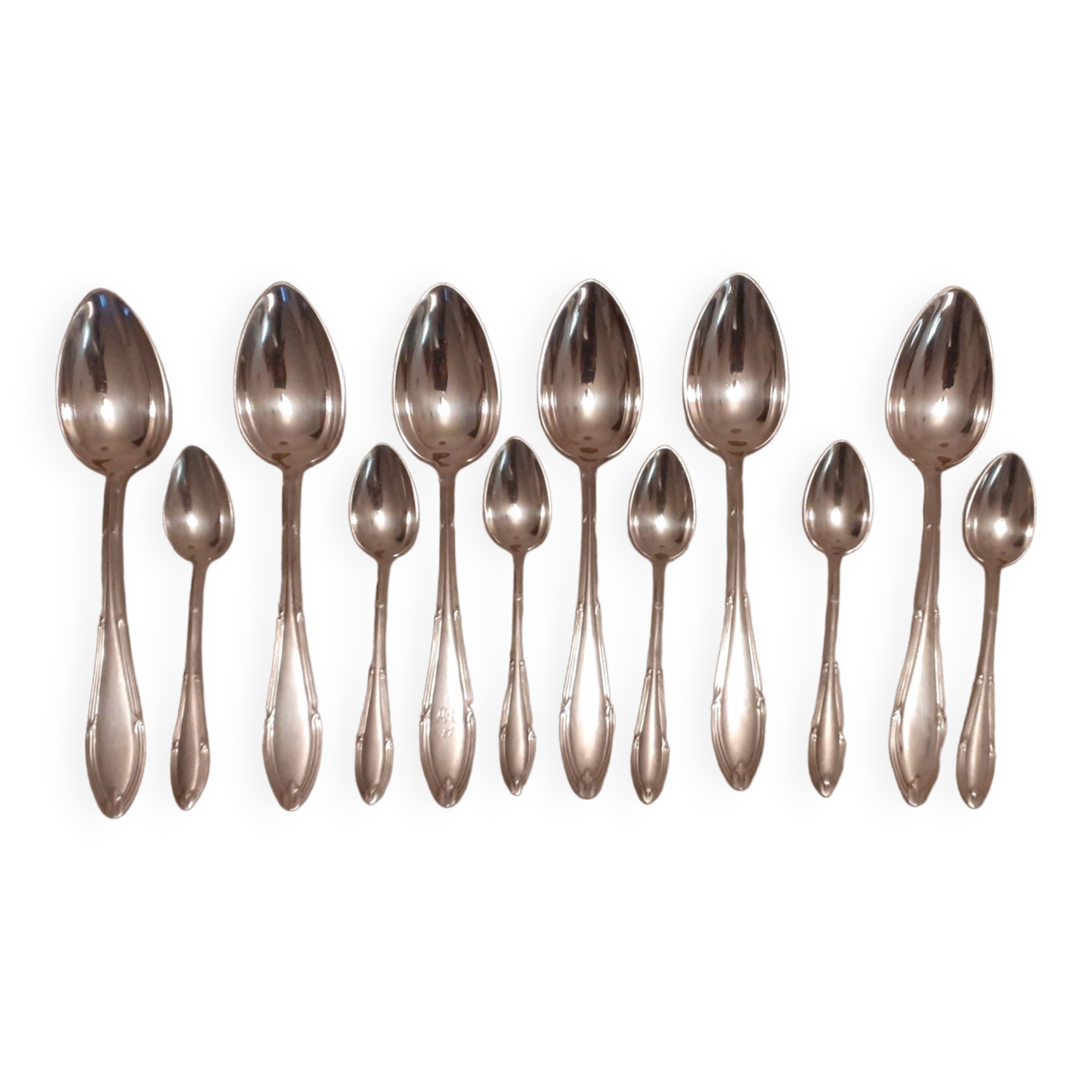 Silver metal cutlery set consisting of 6 soup spoons and 6 small spoons