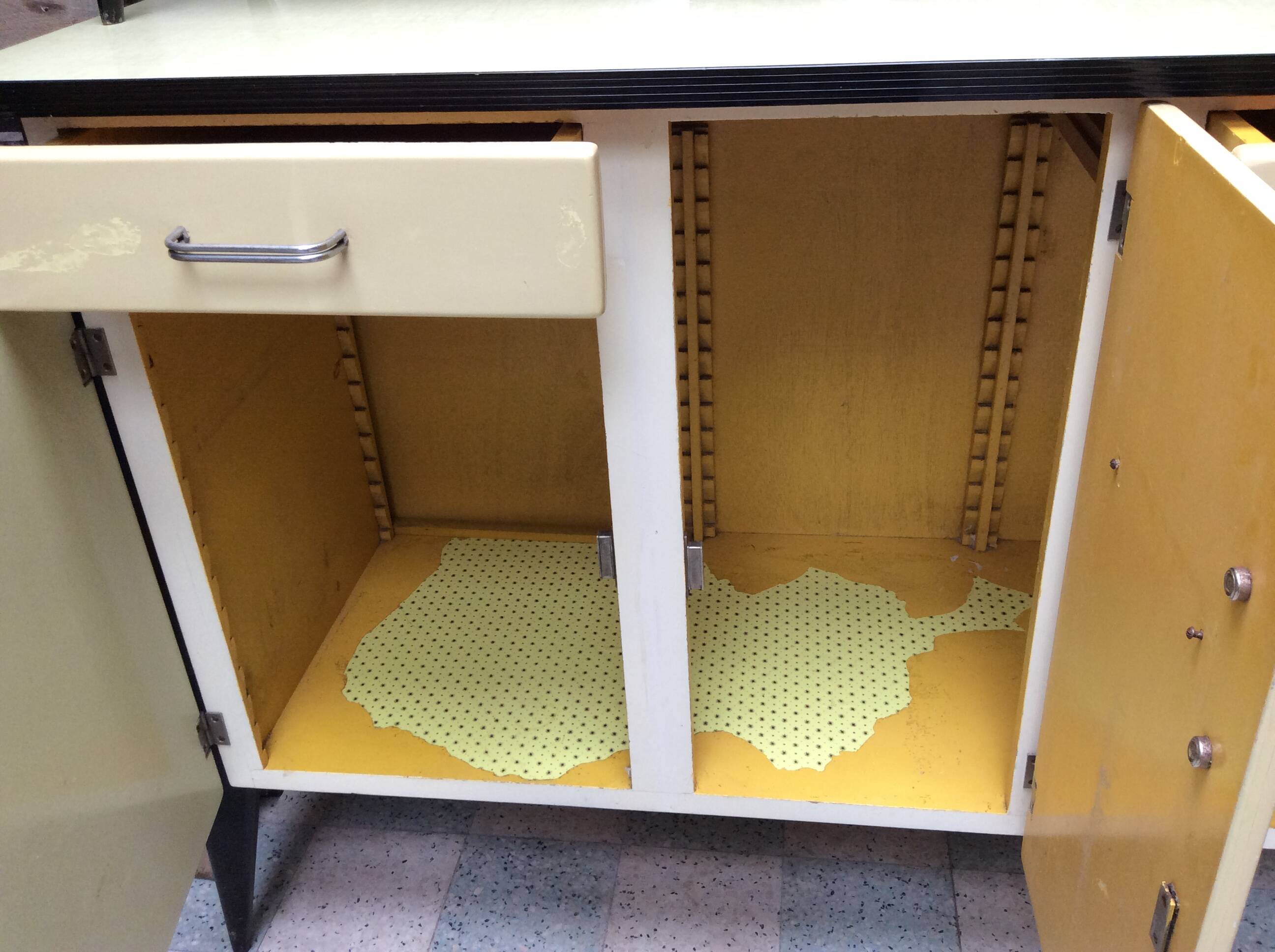Kitchen sideboard in wood and Formica