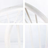 Chaise vintage blanche en bois style Windsor scandinave