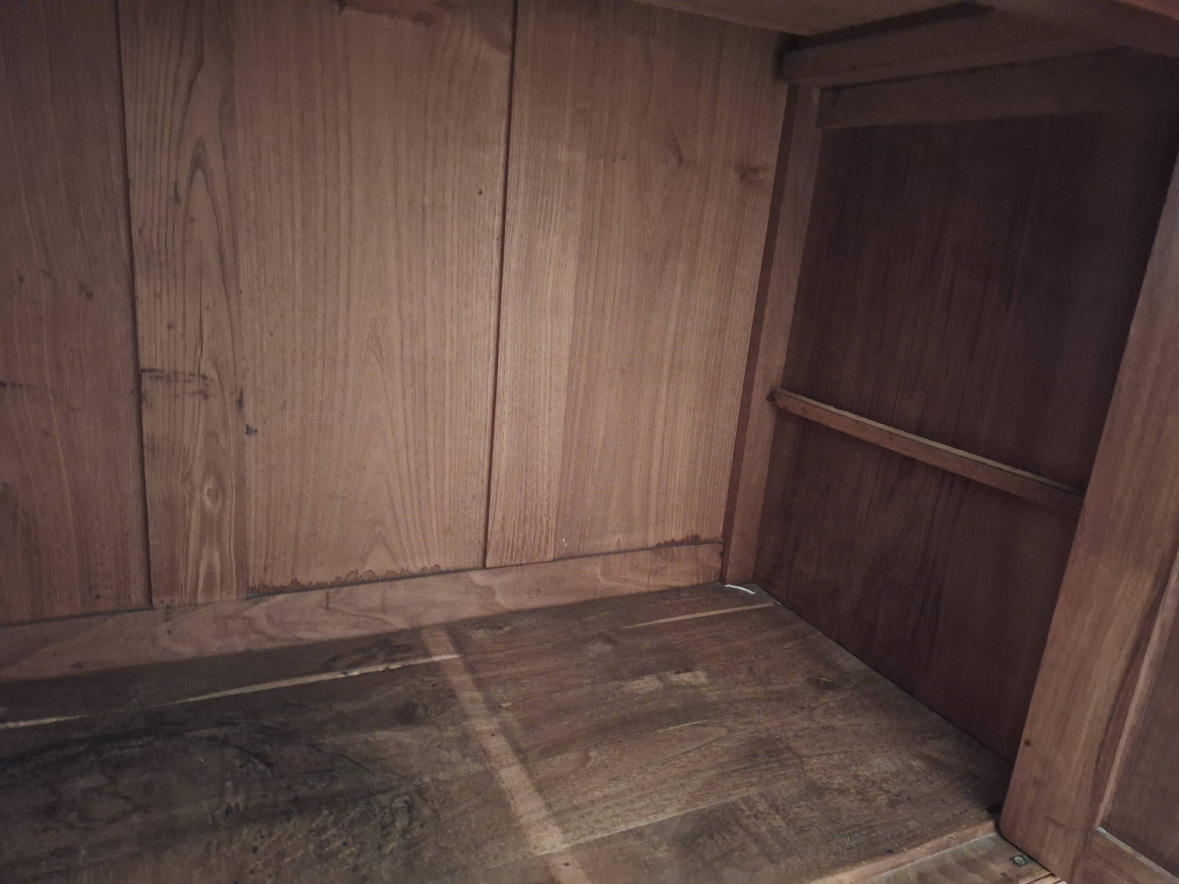 Ancien meuble de salle de bain avec marbre