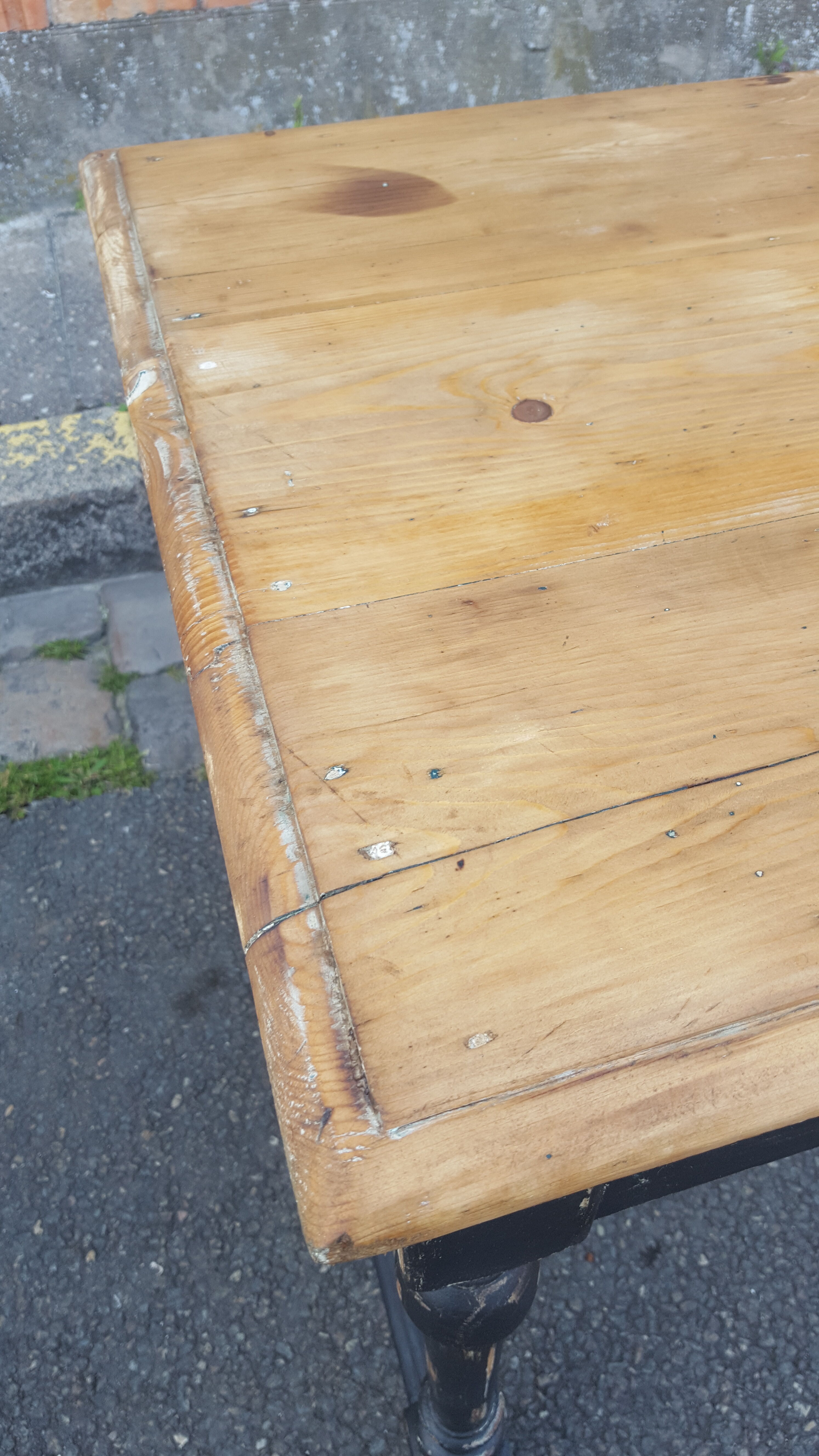 Black and wood table desk