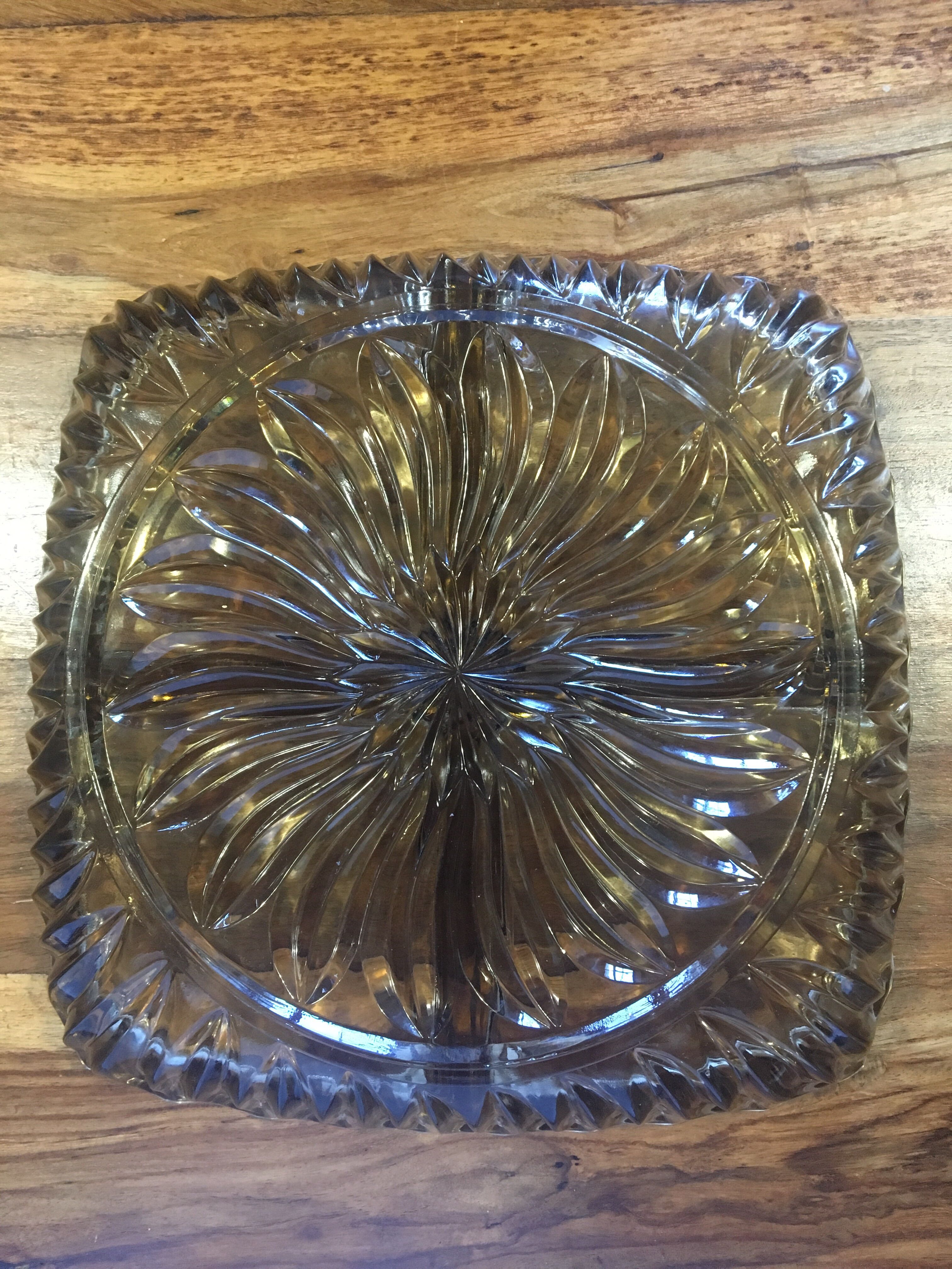 Plat en verre fumé compartimenté