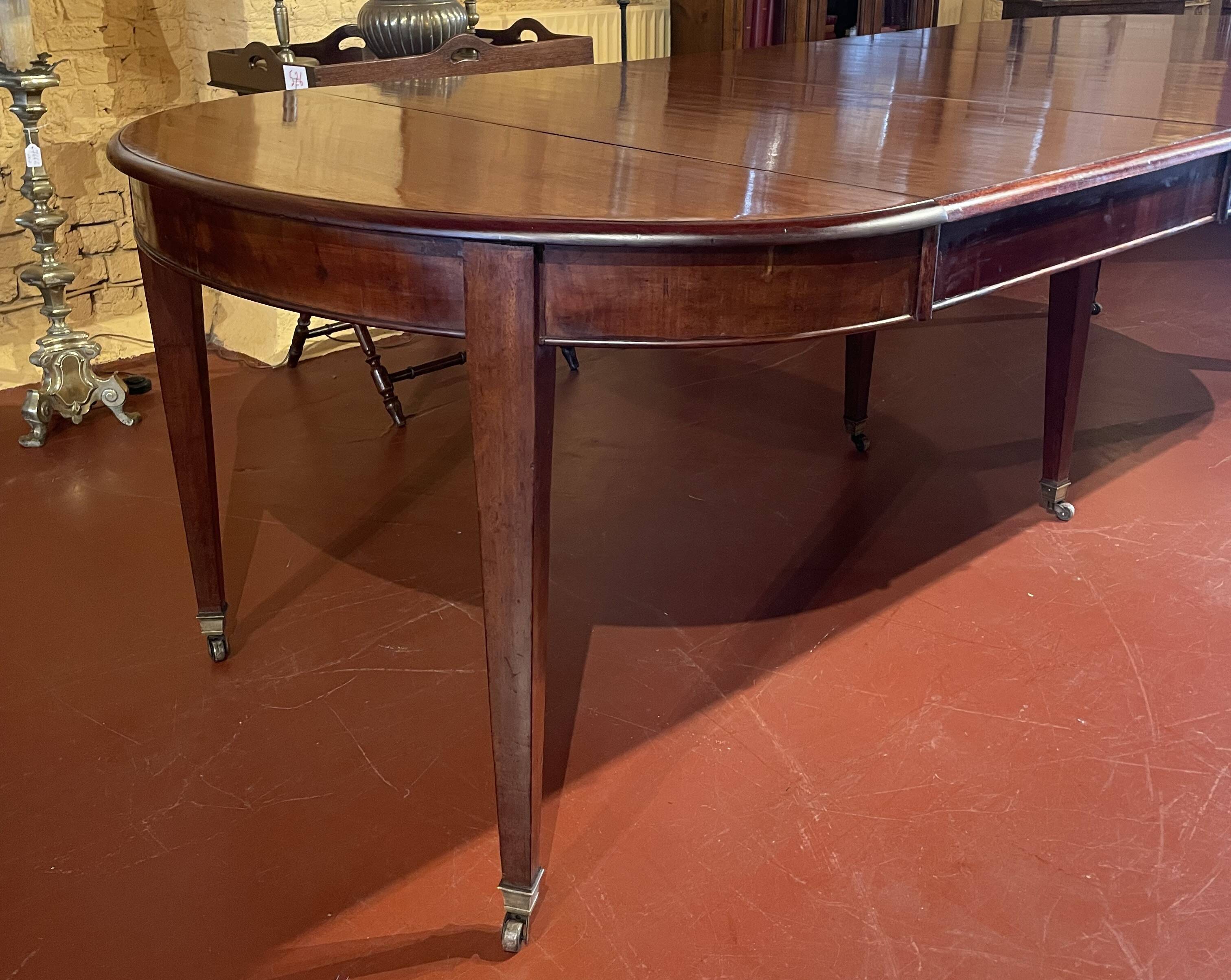 Extensible dining table Louis XVI in mahogany with band - 19th century