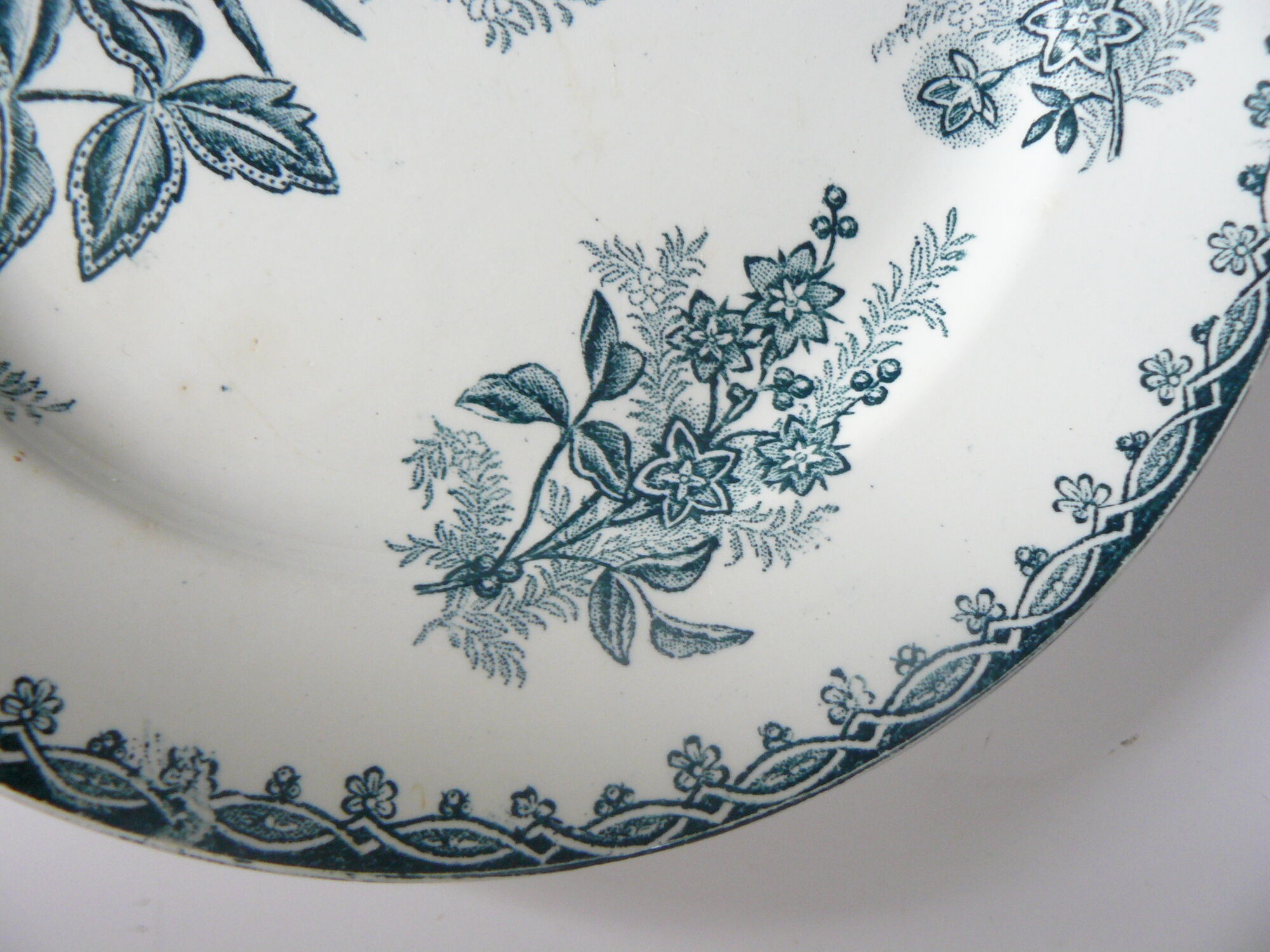 Set of 4 dessert plates. Land of iron, model Margot st Amand