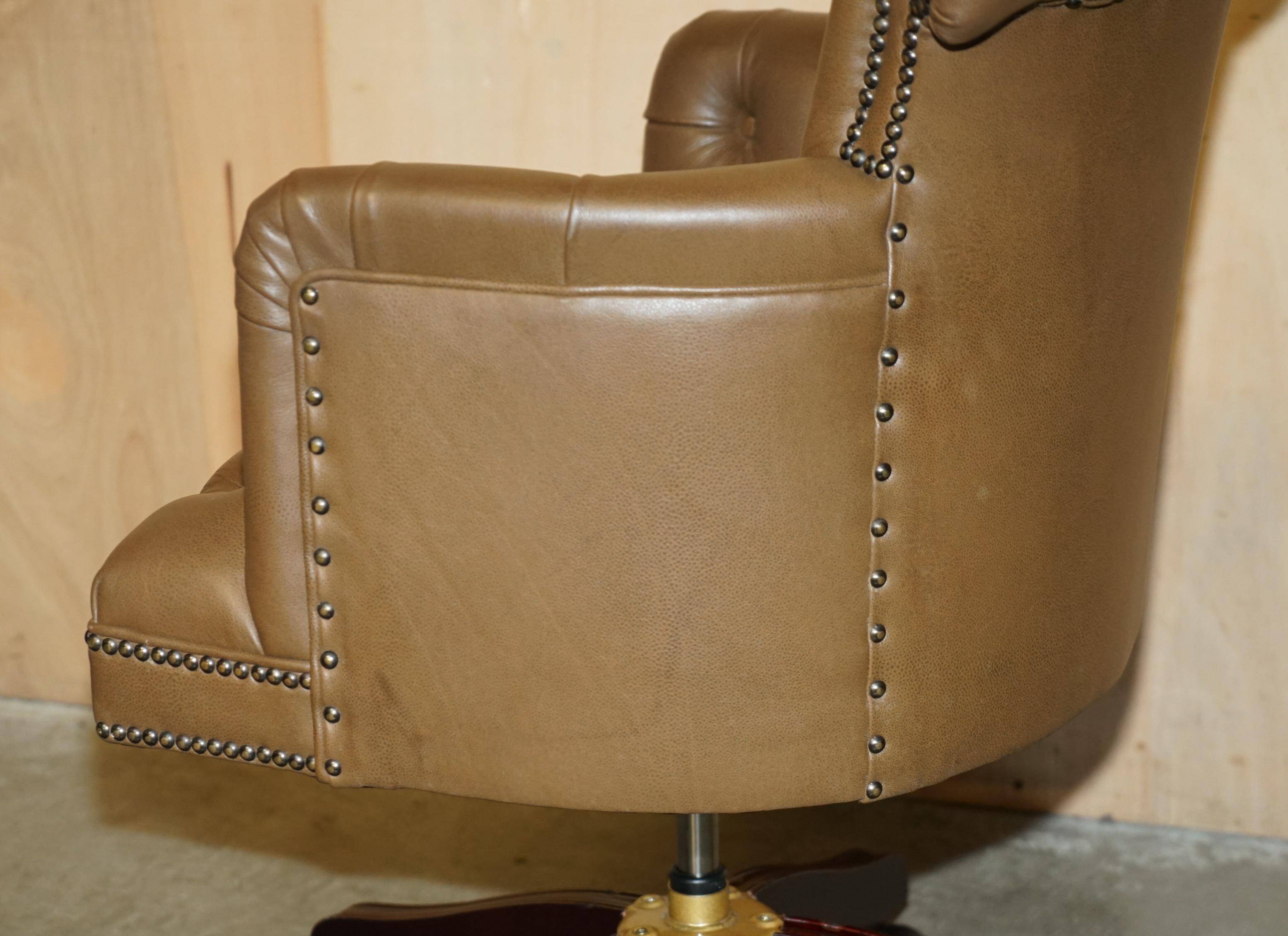 Fauteuil de bureau Chesterfield capitonné cuir George Smith