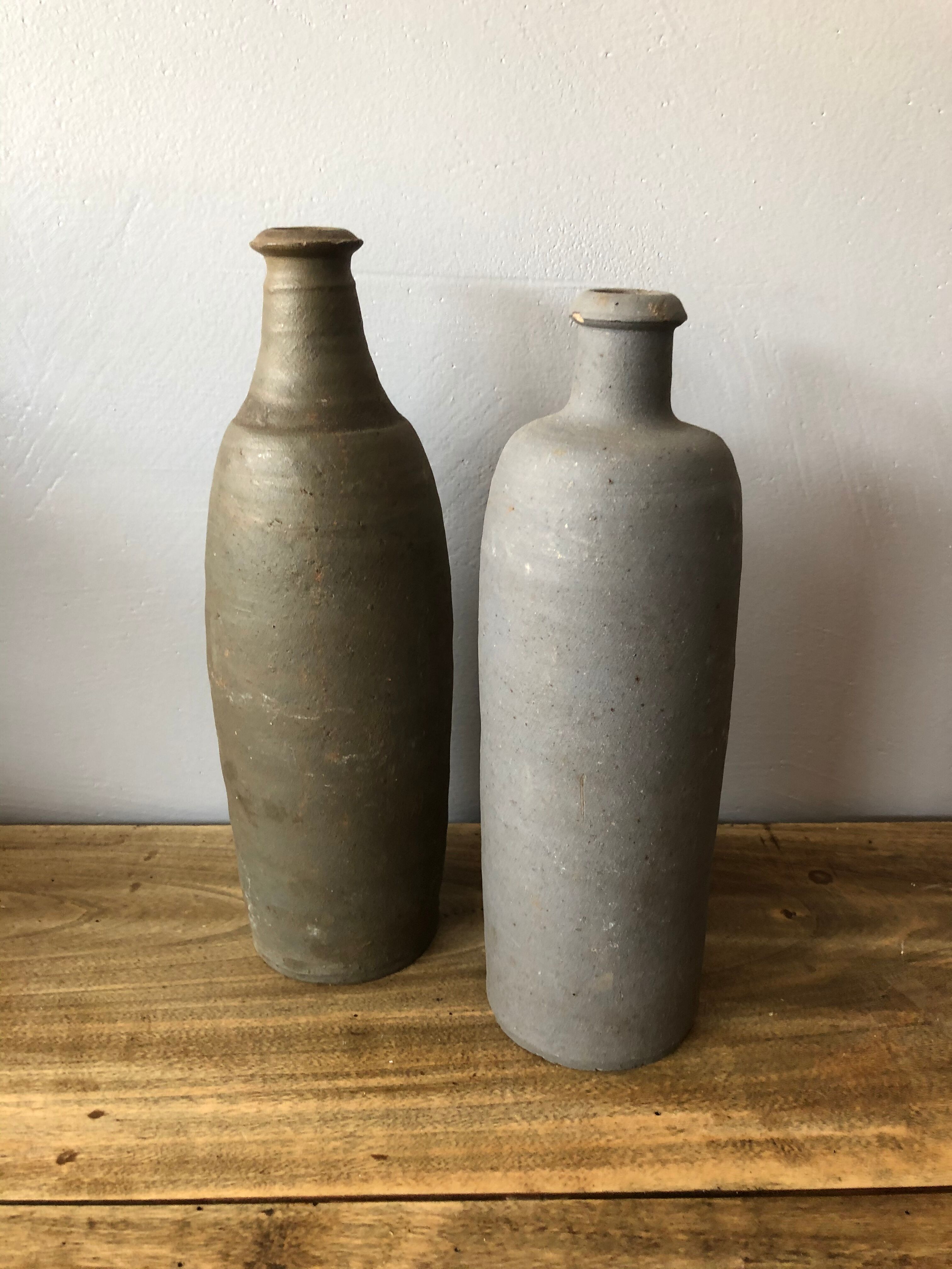 Set de 2 bouteilles en grès anciennes