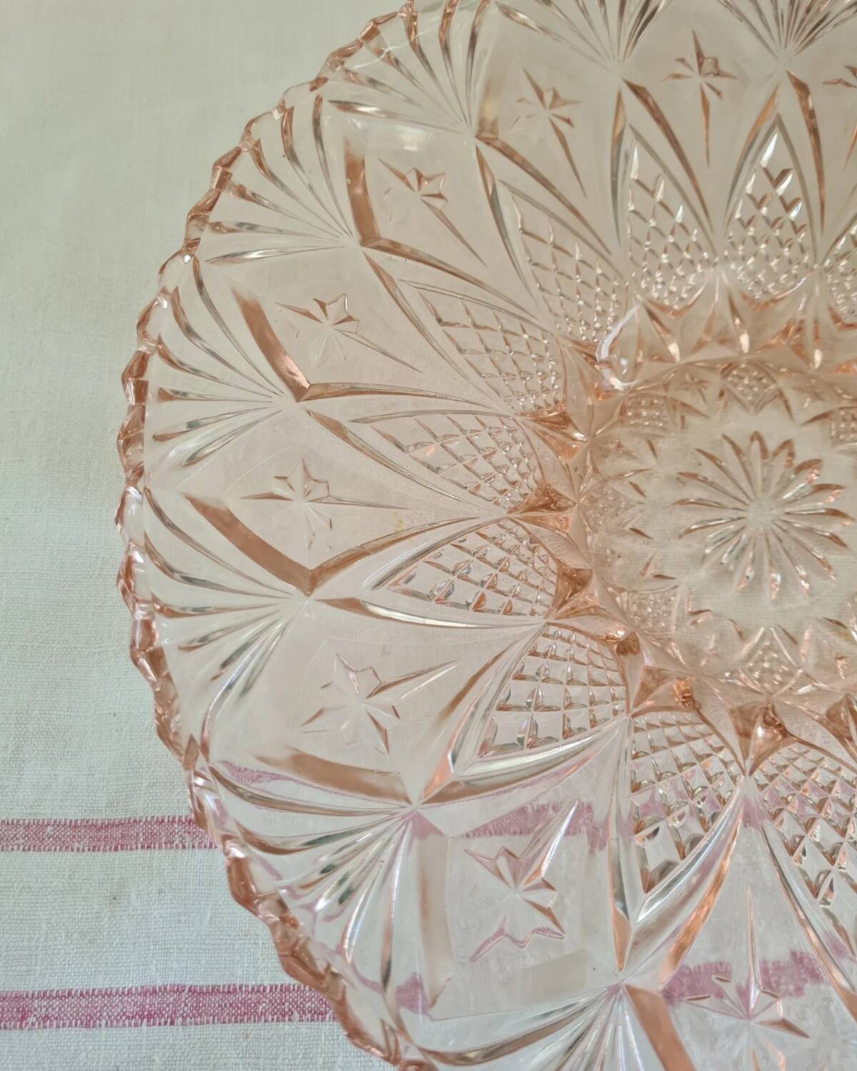 XL fruit basket pink glass