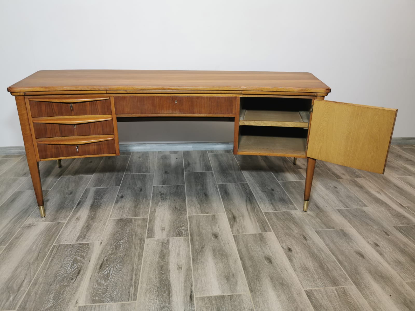 Bureau du milieu du siècle