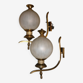 Pair of wall lights in gilded brass and glass balls