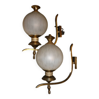 Pair of wall lights in gilded brass and glass balls