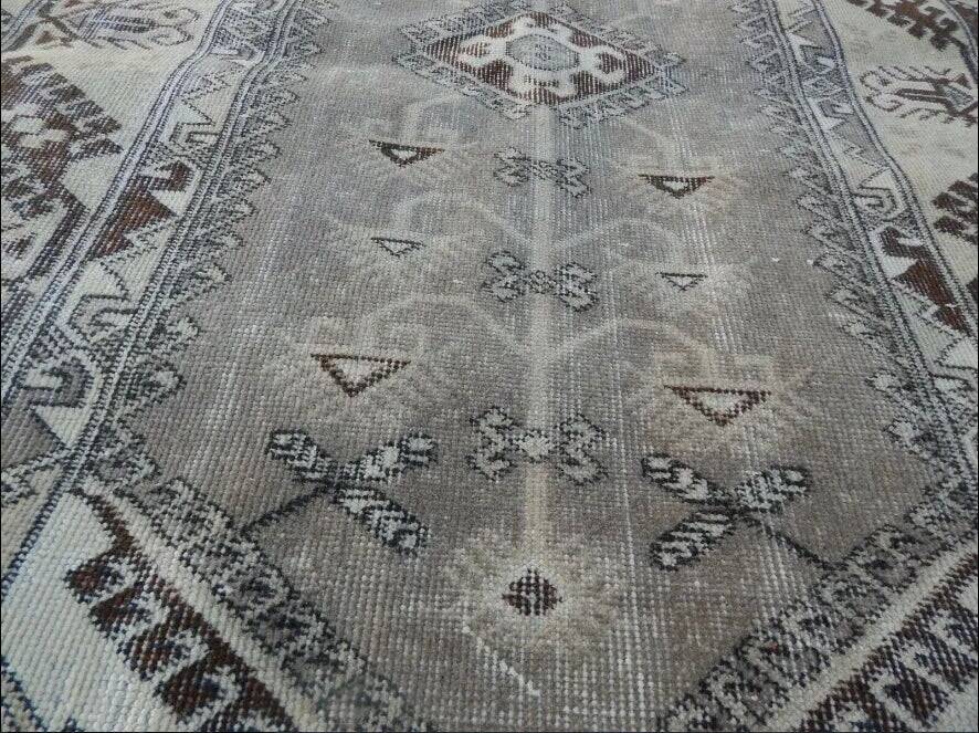 Vintage handmade Turkish rug 120x200 cm