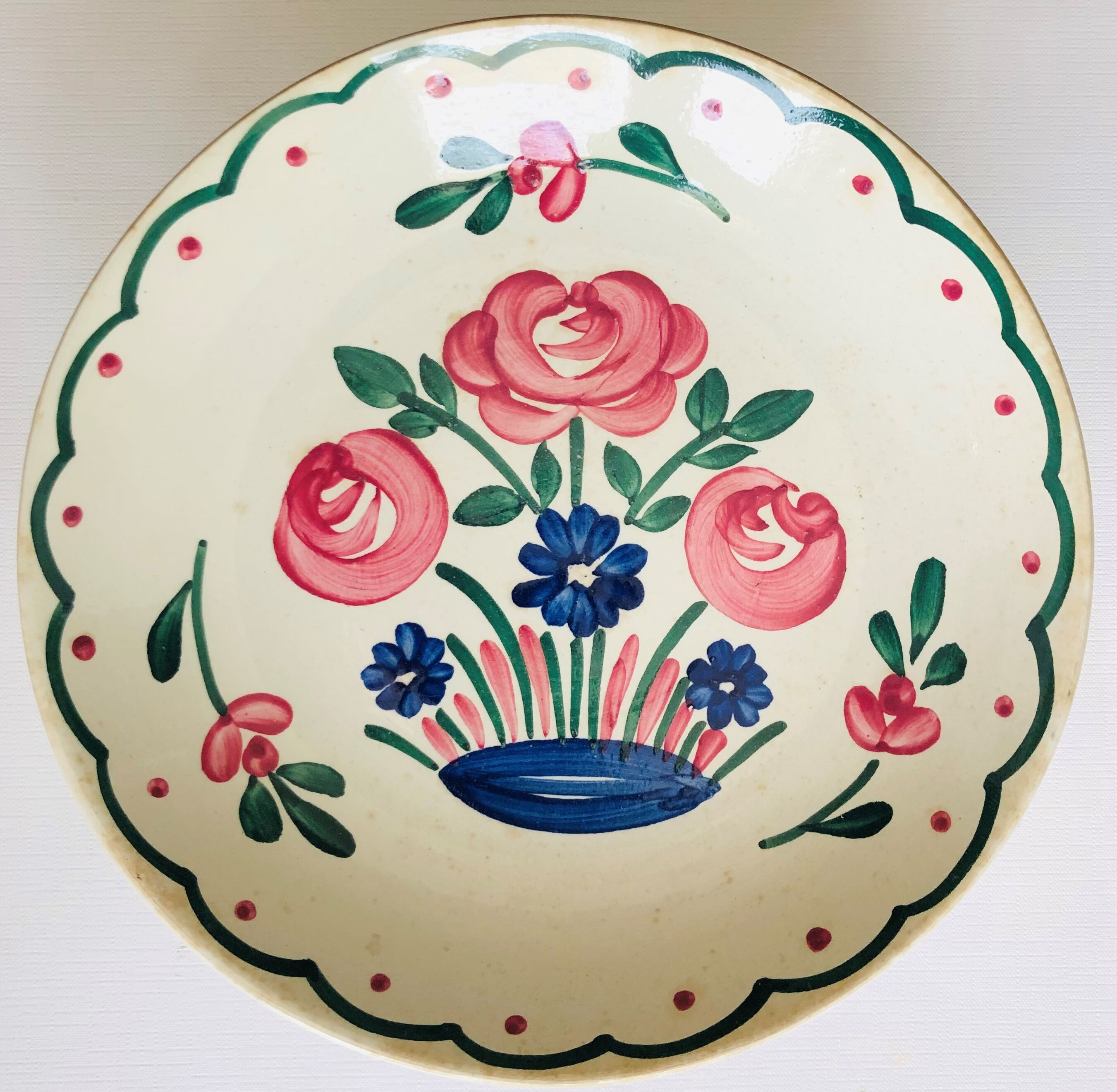 Ceramic compotier or cutter on a ceramic stand