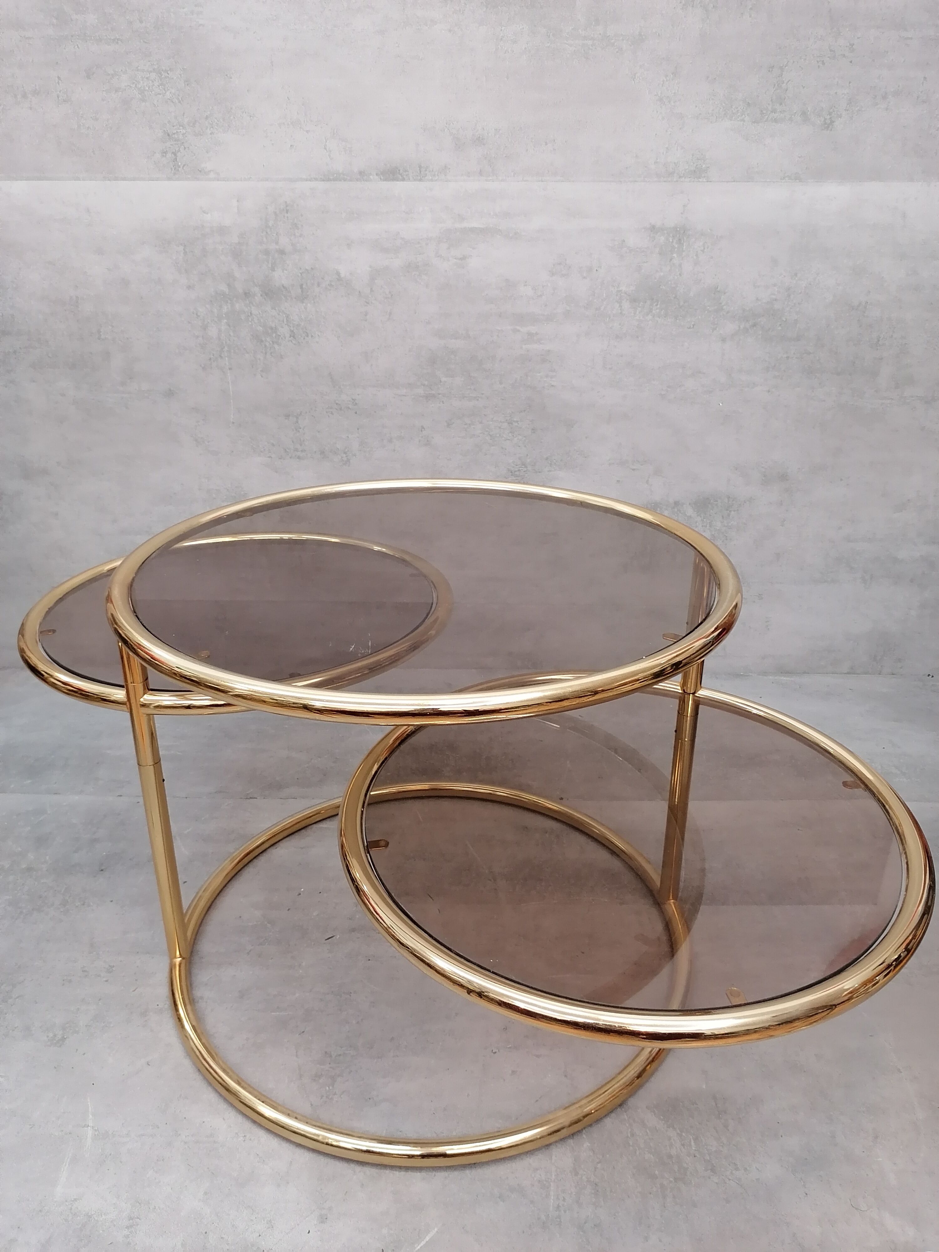 Table basse laiton 3 niveaux pivotants des années 1970 style de Milo Baughman Italie