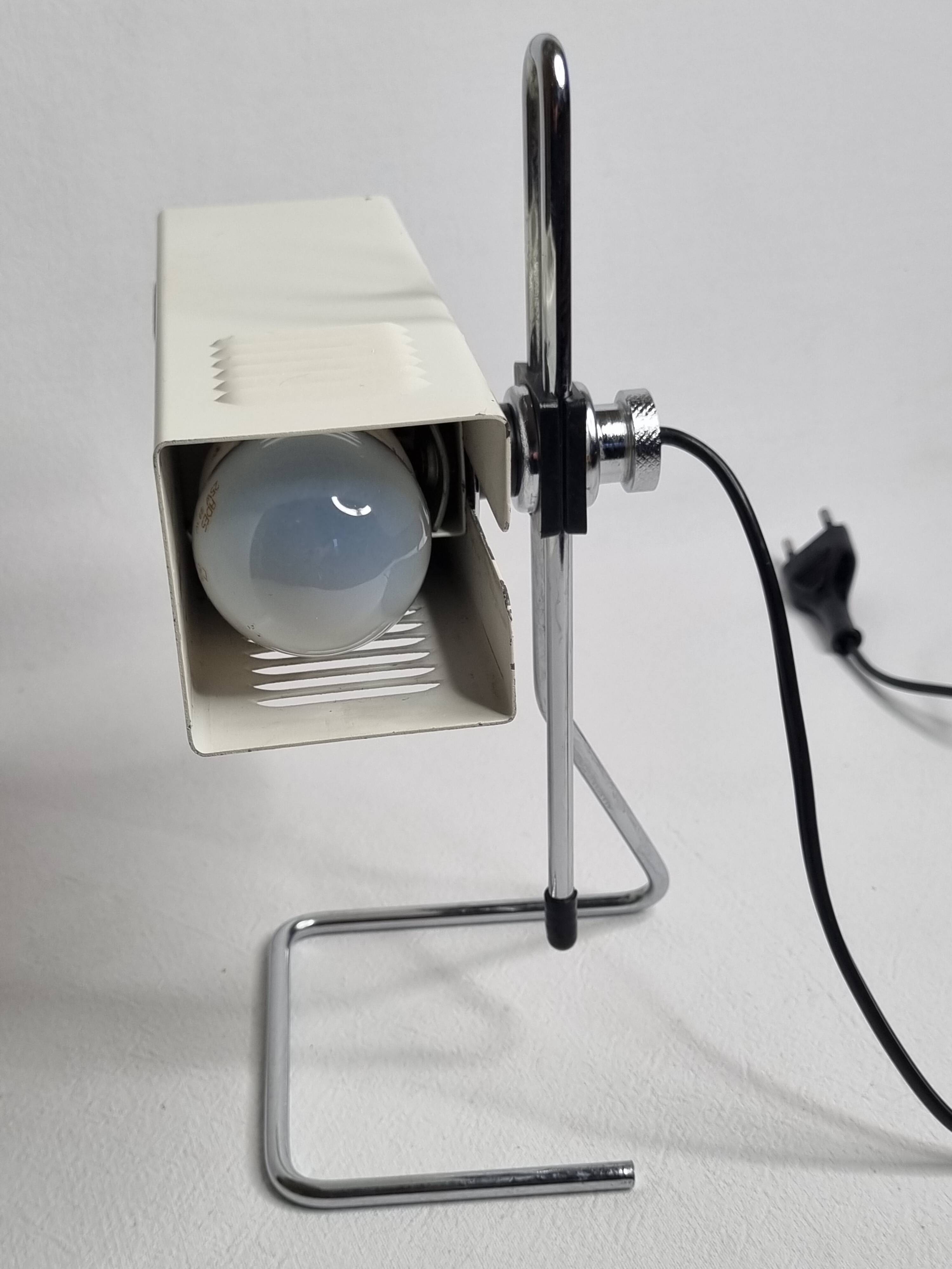 Vintage table lamp in white lacquered metal and chrome, 1970s, gold lampshade