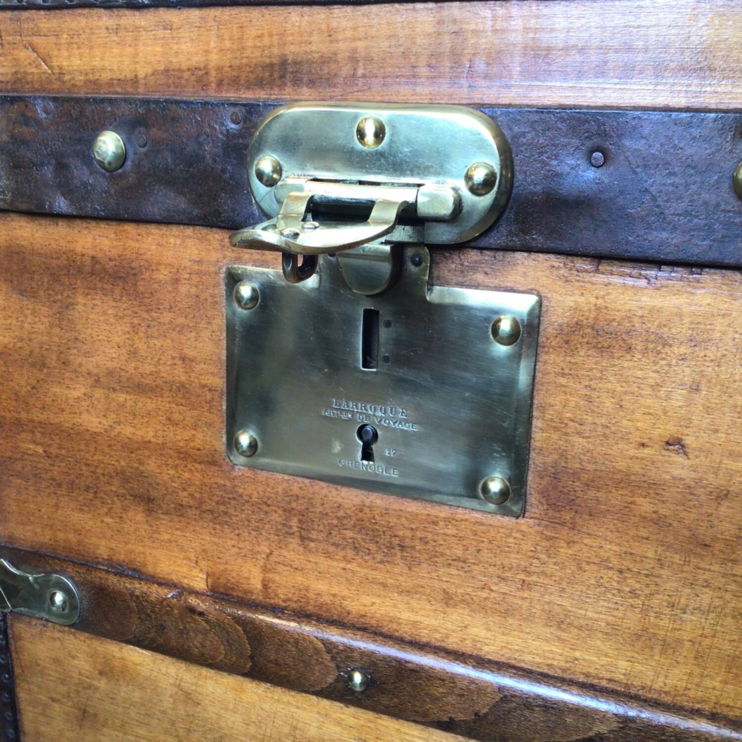 Old trunk Laroque Grenoble